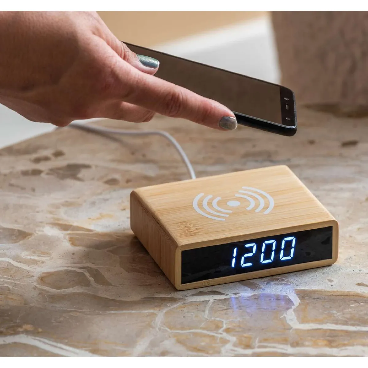 Karlsson Réveil avec Recharge Smartphone - Naturel