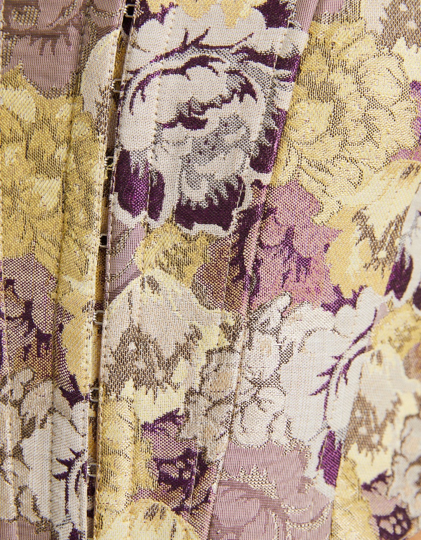 Blusa aberta nas costas com amarração em jacquard