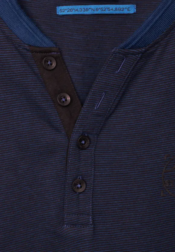 Henleyshirt mit Brustprint - true blue
