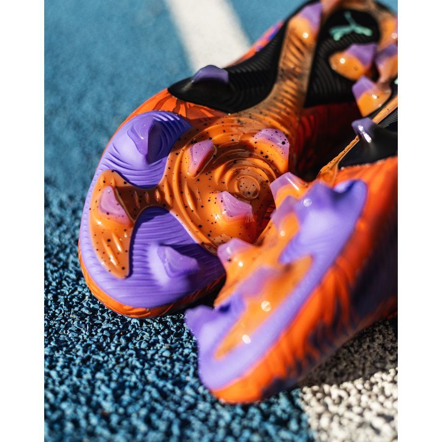 PUMA Future 8 Ultimate FG Creativity - Orange Poppy/Dark Amethyst/Bleu/Noir ÉDITION LIMITÉE
