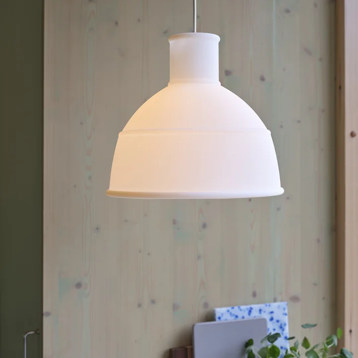 Muuto - Unfold Pendelleuchte, dunkelbraun