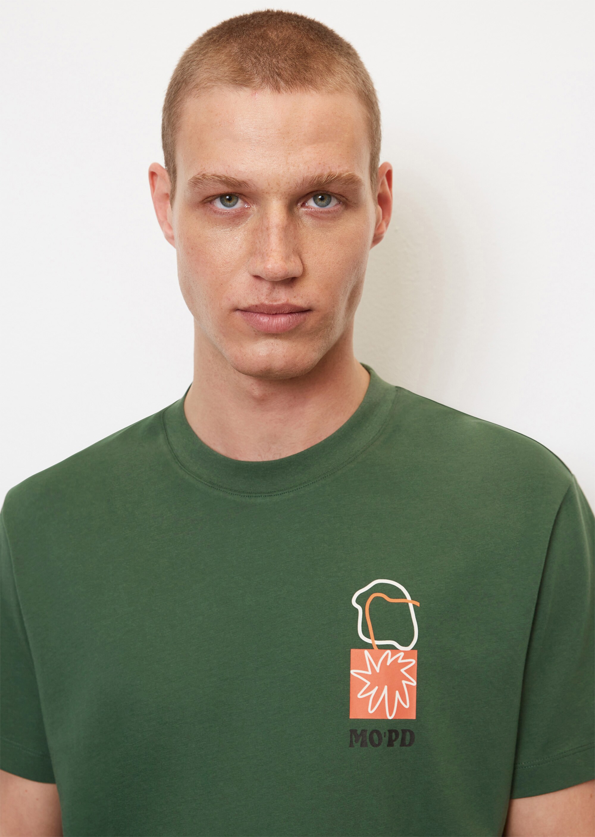 T-Shirt relaxed je nach Farbe mit markantem Rückenprint