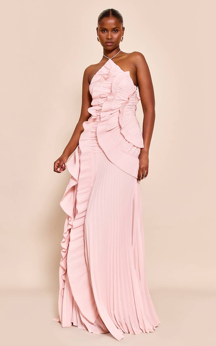Rose Pâle Robe Longue Plissée À Volants Et Col Licou