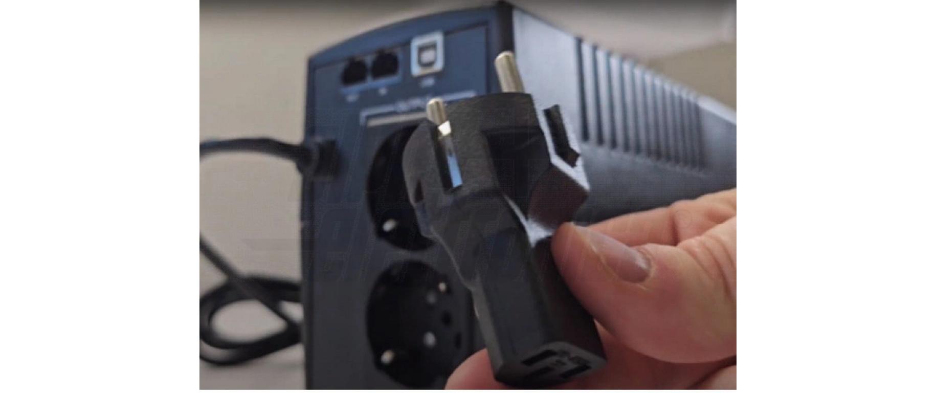 Adapterstecker C13 - Schuko, geradeStromversorgungsadapter Schuko-Stecker auf IEC320 C13-Buchse 16A 250 V