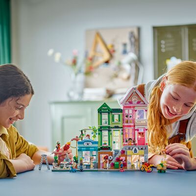 LEGO Friends 42670 Leiligheter og butikker i Heartlake City