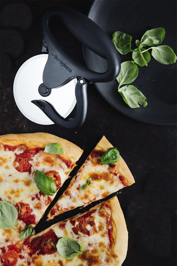 Microplane Pizzahjul, sort Sølv/sort