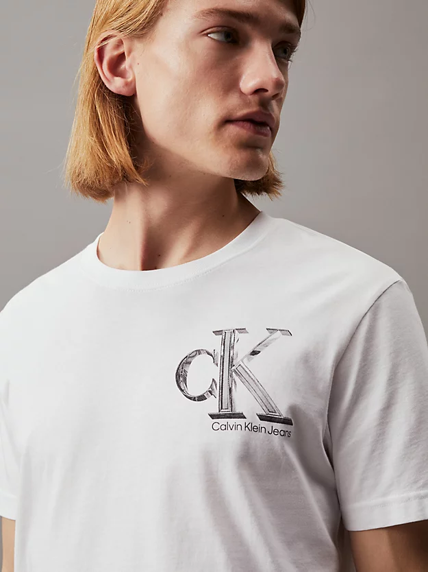 Camiseta com monograma