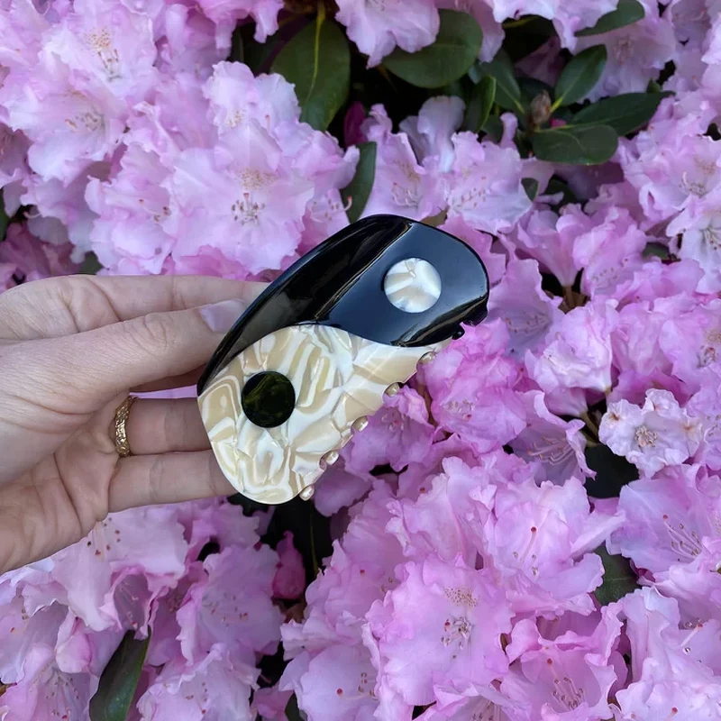 By Stær Yin-Yang Hair Clip - Black/Offwhite
