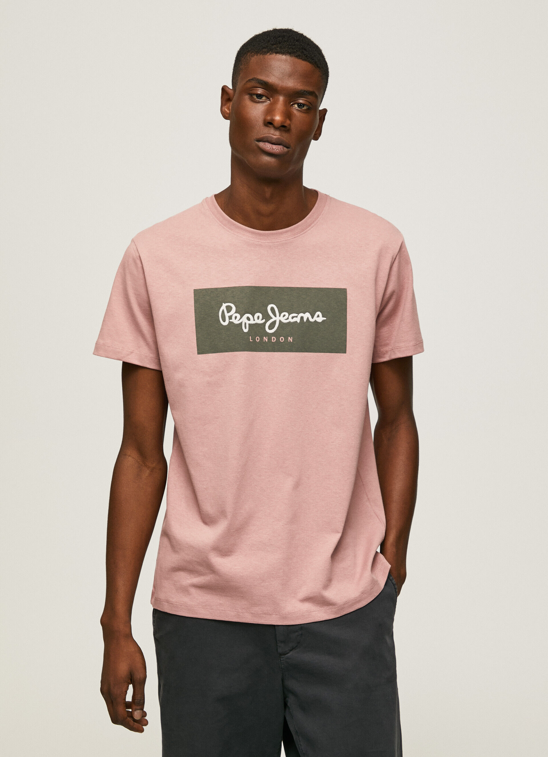 Camiseta de algodão com logo bordado - rosa claro