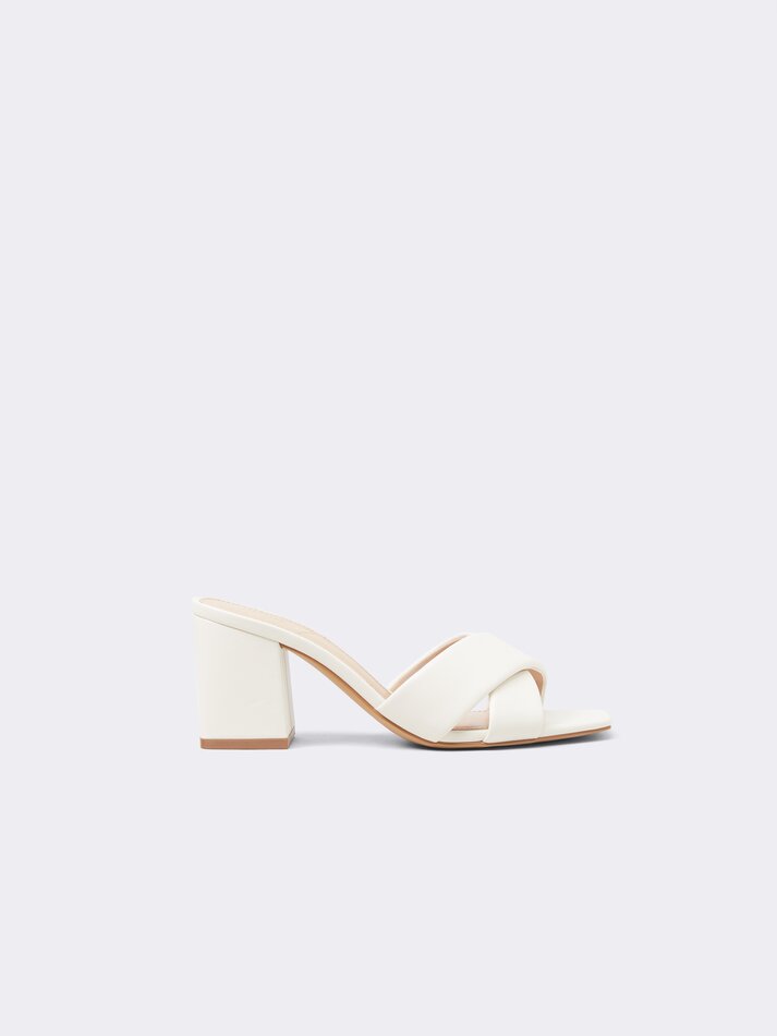 Sandália cruzada acolchoada - Branco-creme