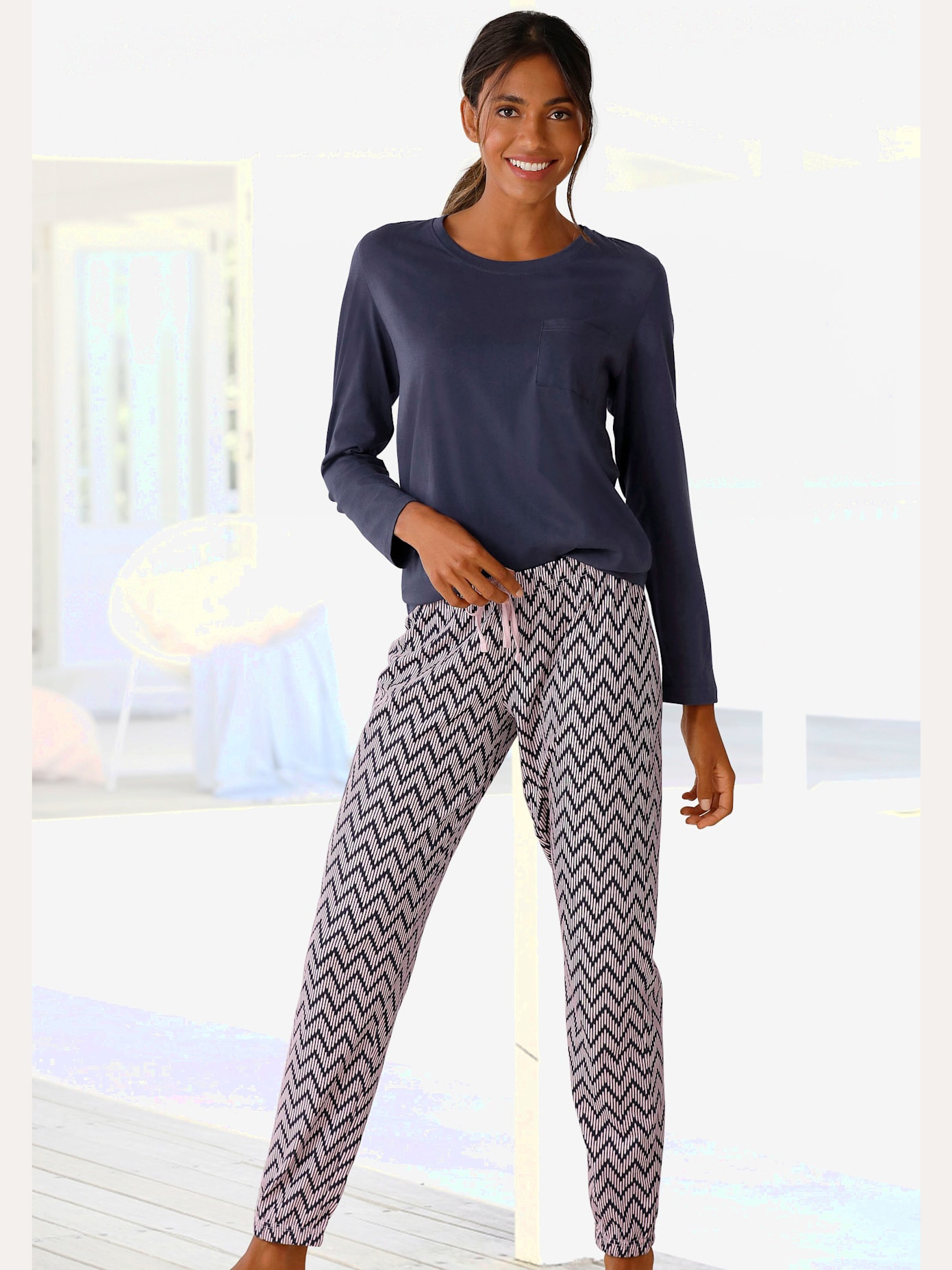 Ensemble de pyjama : pantalon et t-shirt manches longues