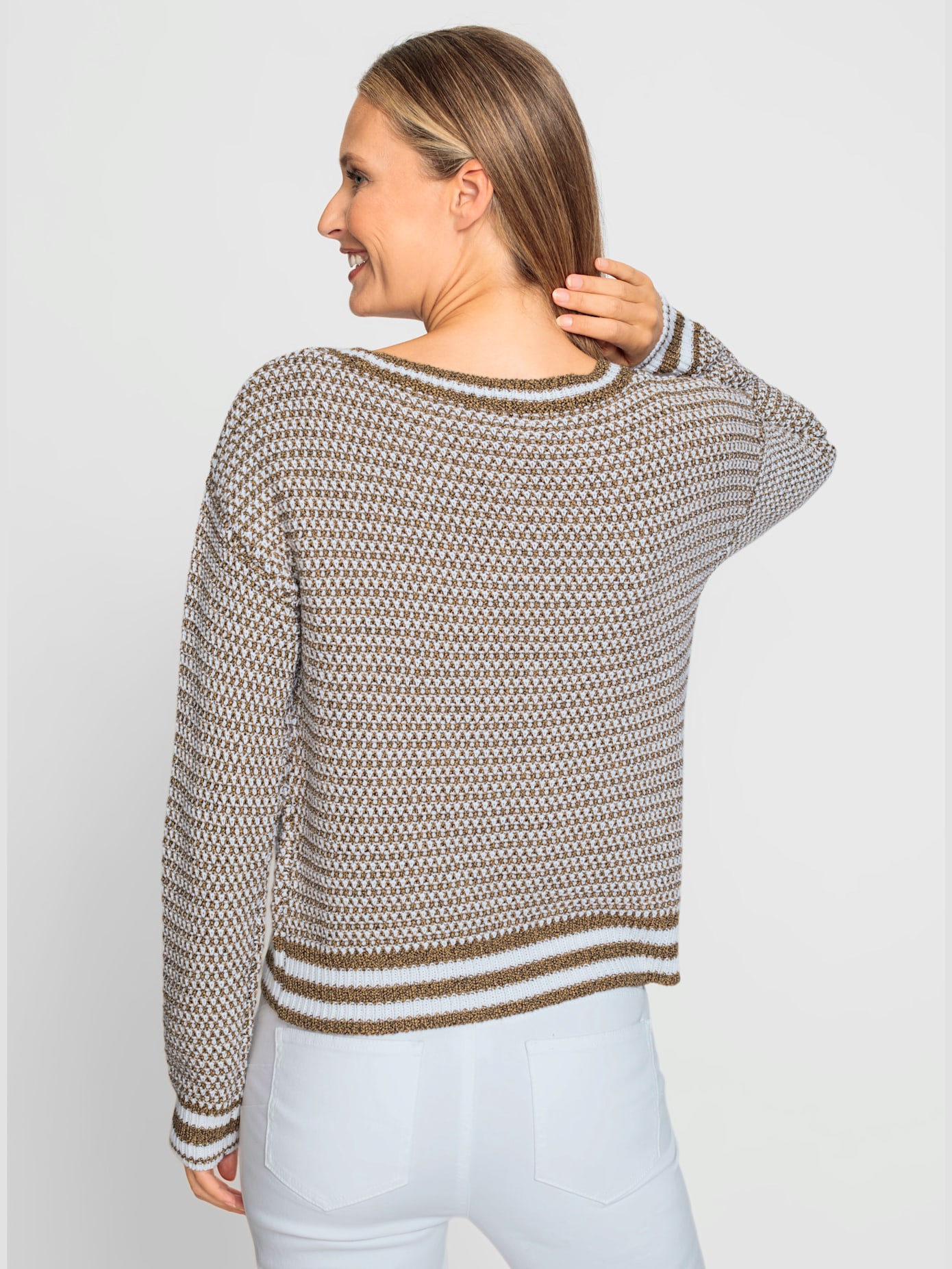 Pull motif tricoté décoratif