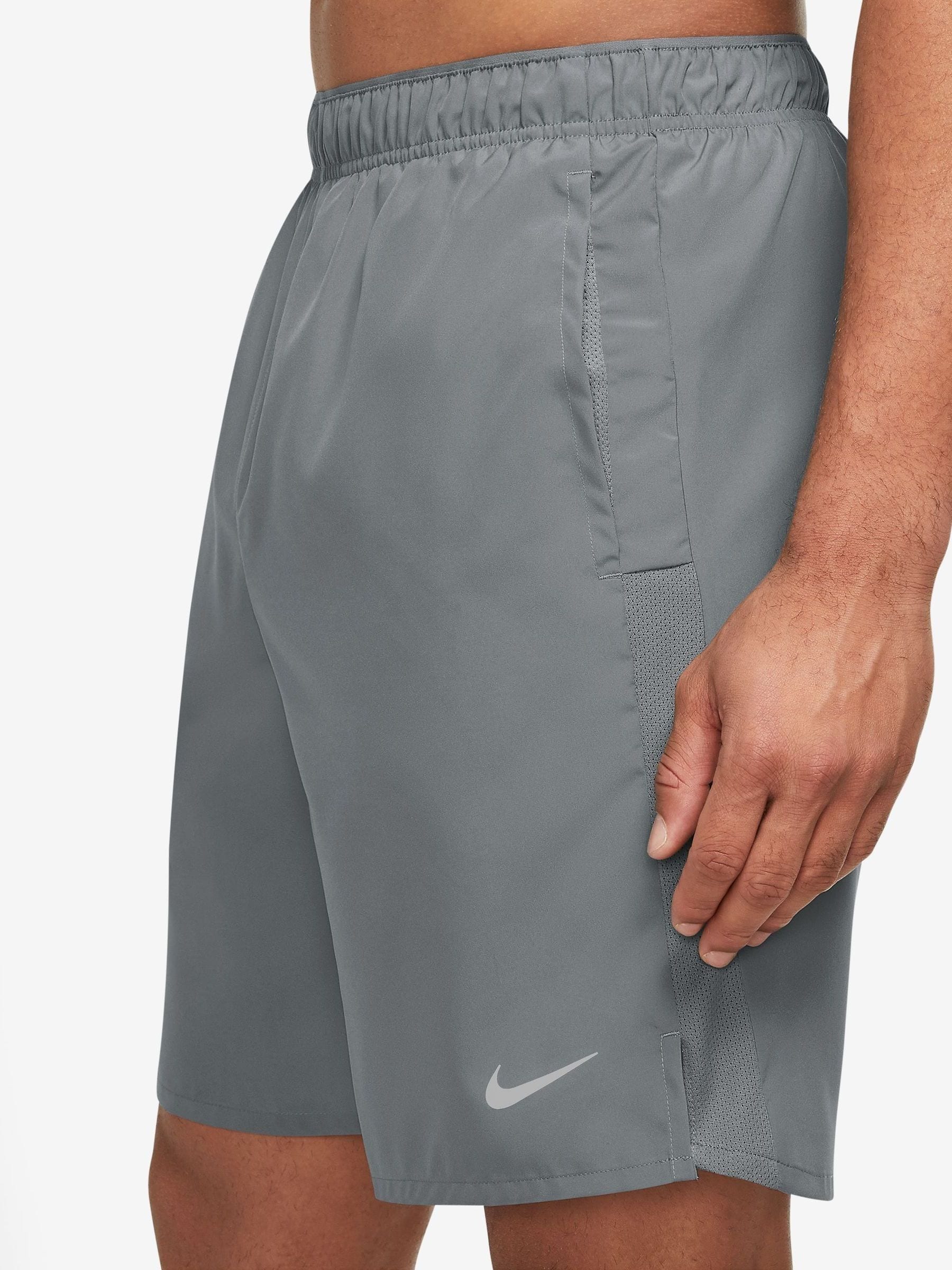 Grijs - 9 inch - Nike Dri-FIT Challenger ongevoerde hardloopshort