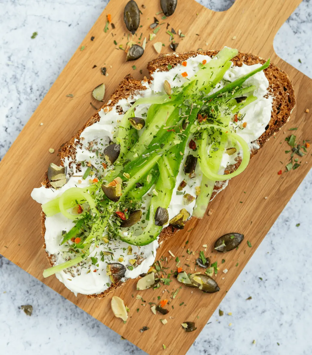 Kräuter Avocado Topping