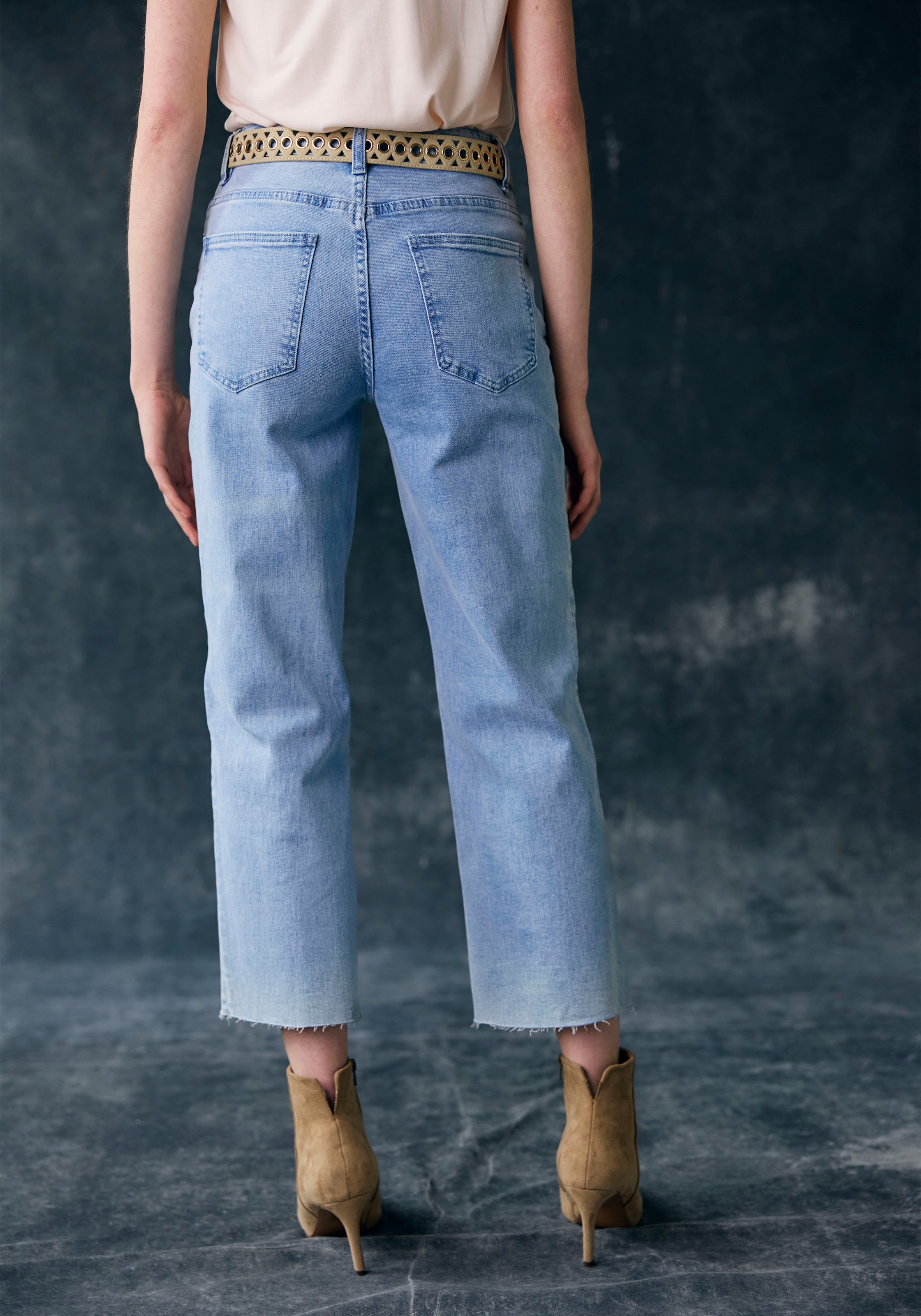 Buffalo Weite Jeans , mit leicht ausgefranstem Beinabschluss, Culotte Jeans in 7/8-Länge