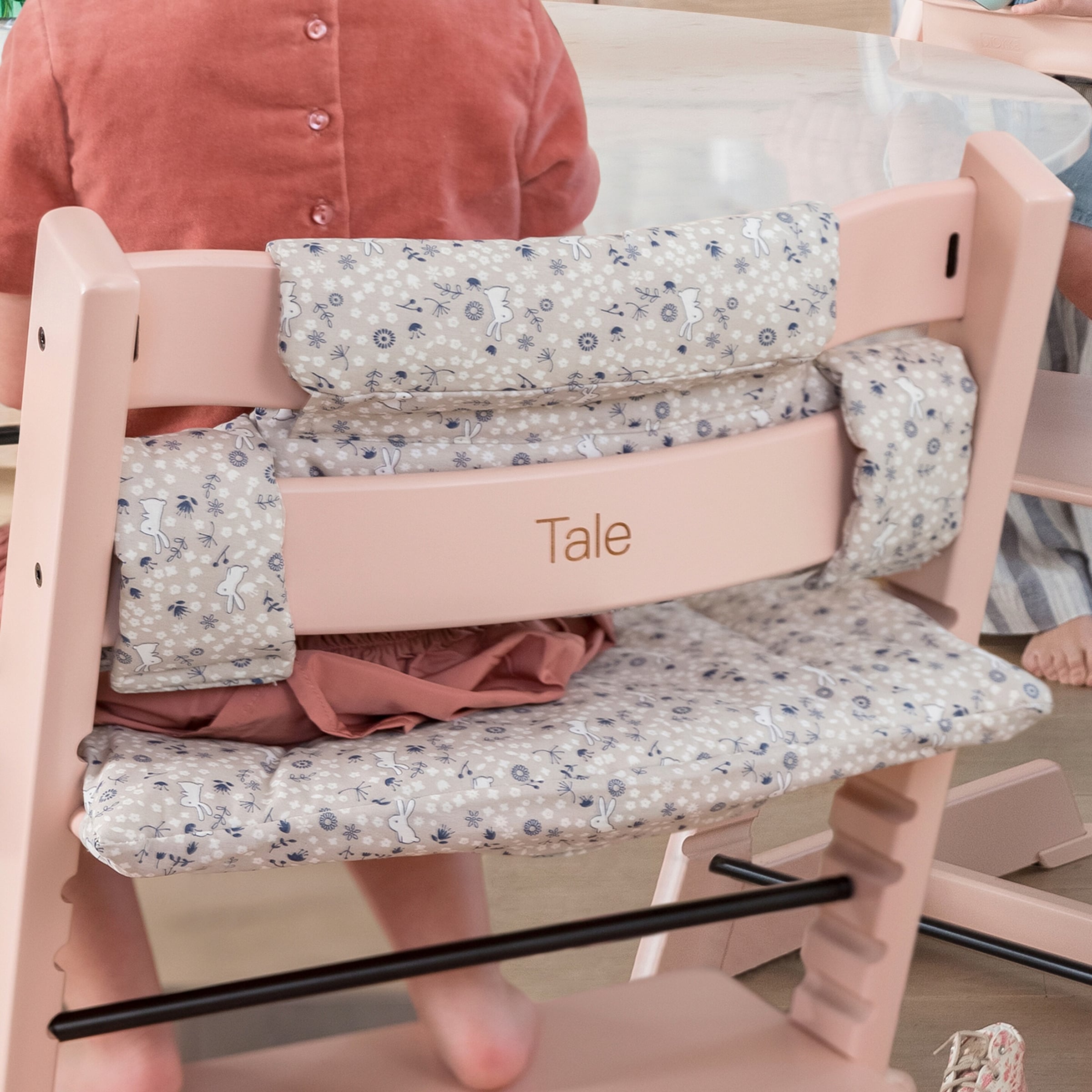 Stokke® - TRIPP TRAPP® Treppenhochstuhl mit Gravur Serene Pink