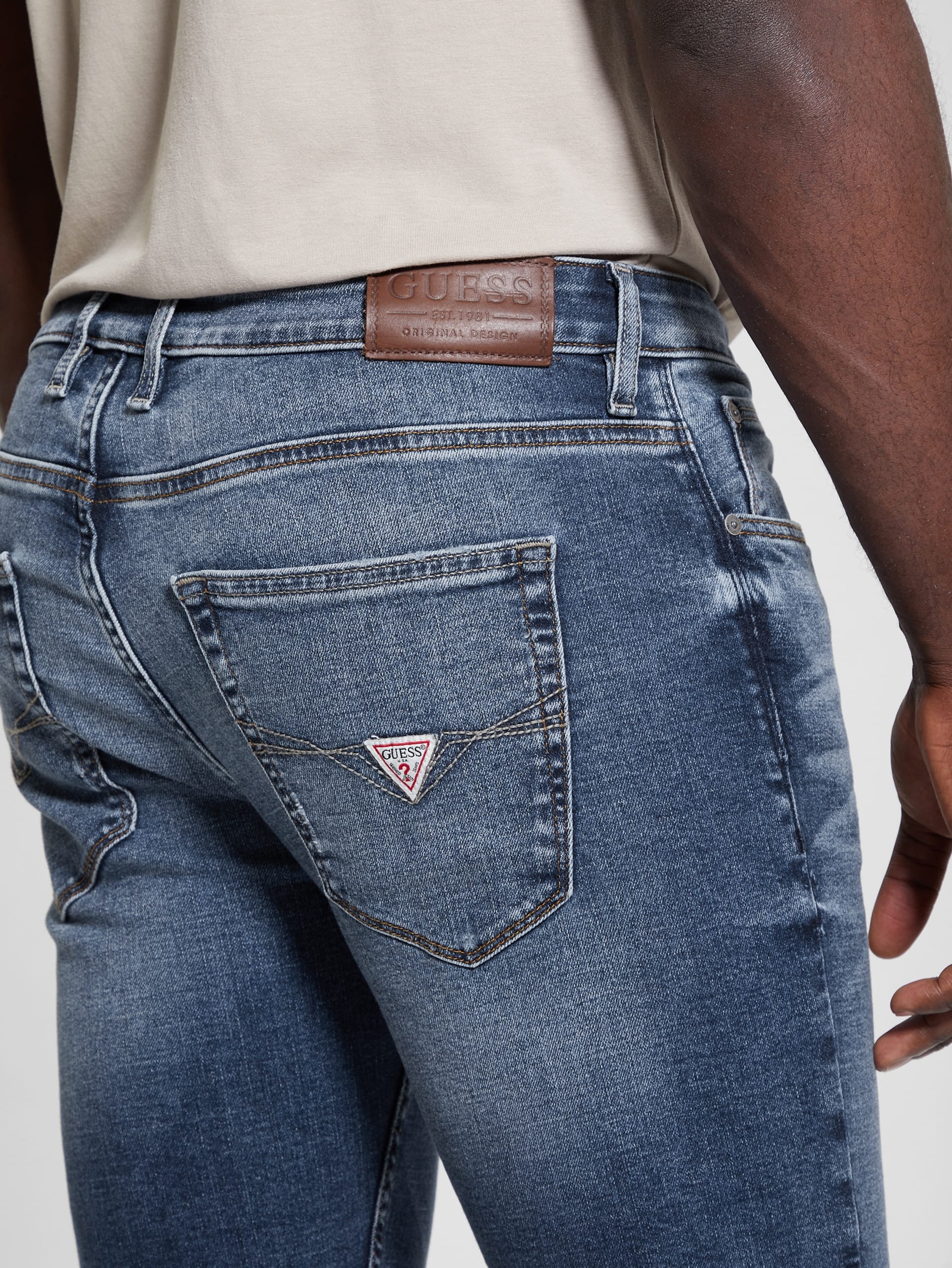 Calça jeans Finnley com efeito desgastado e corte afunilado