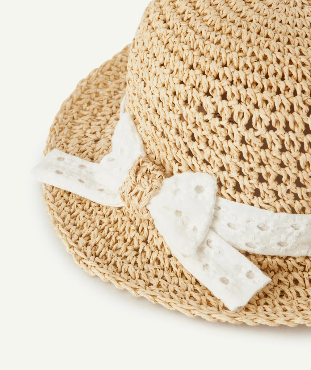 chapeau de paille fille avec ruban blanc brodé