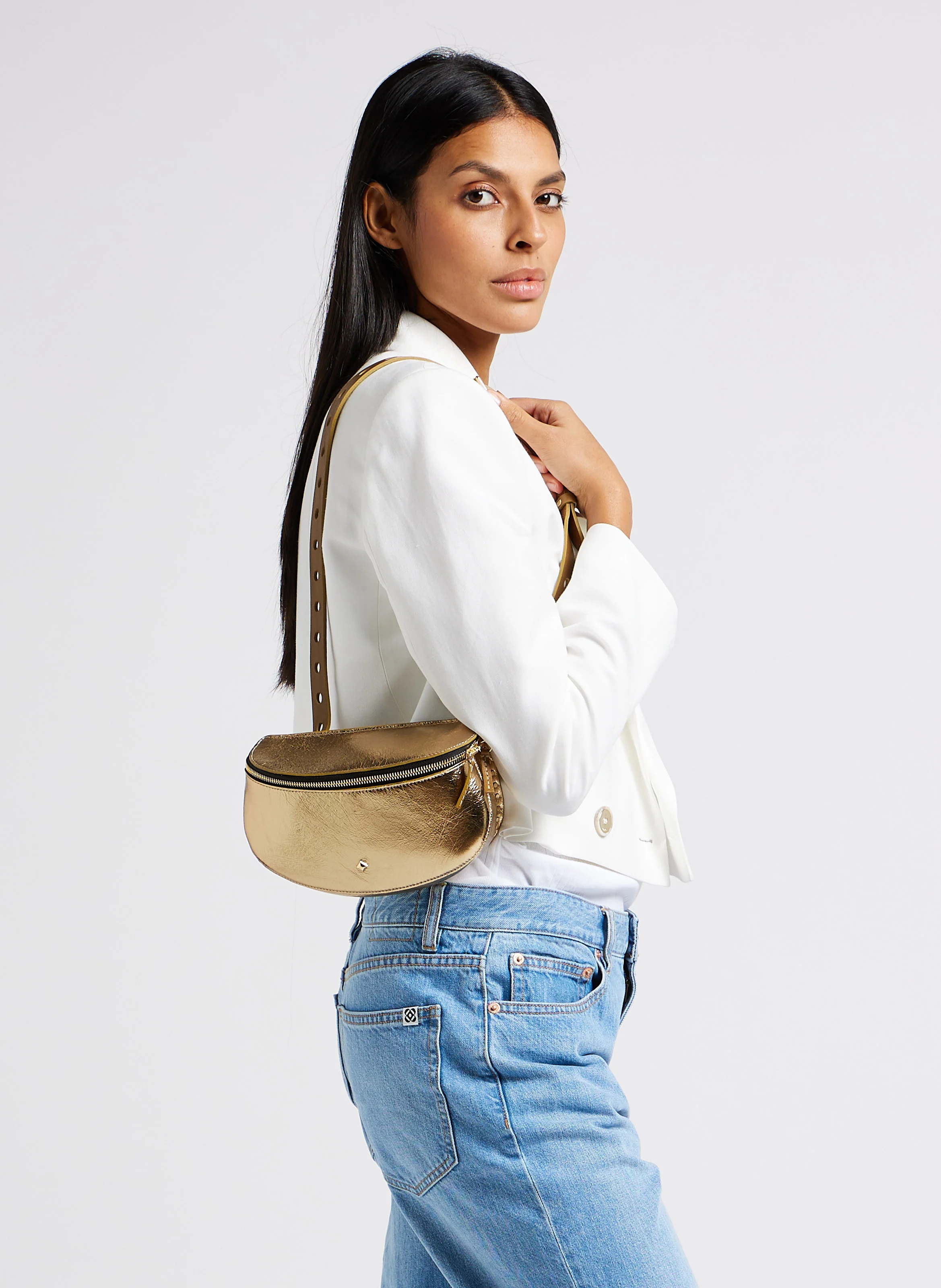 LA NEW LILI - Sac banane en cuir métallisé | Doré