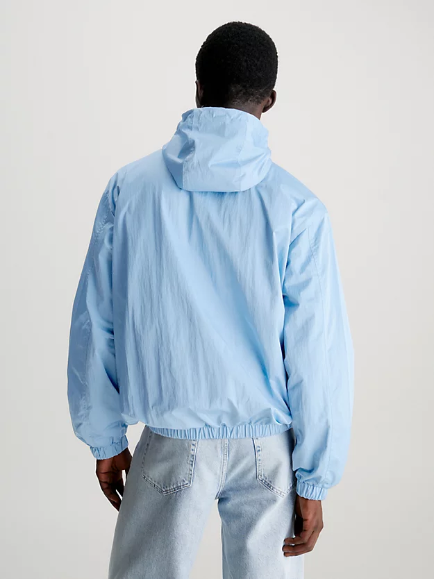 Jaqueta corta-vento com capuz oversized