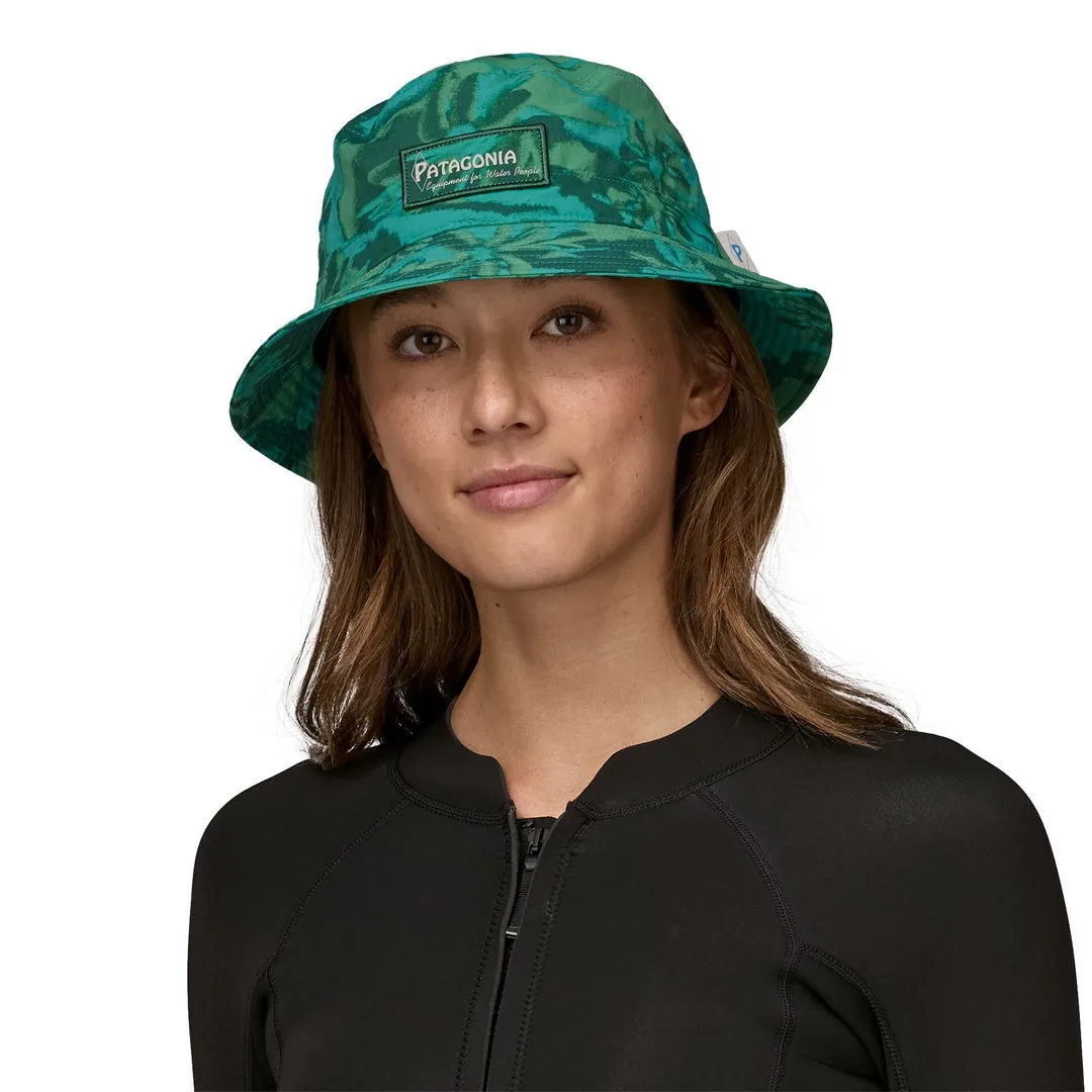 Patagonia Wavefarer Bucket Hat Water People Banner: Cliffs And Waves Conifer Green