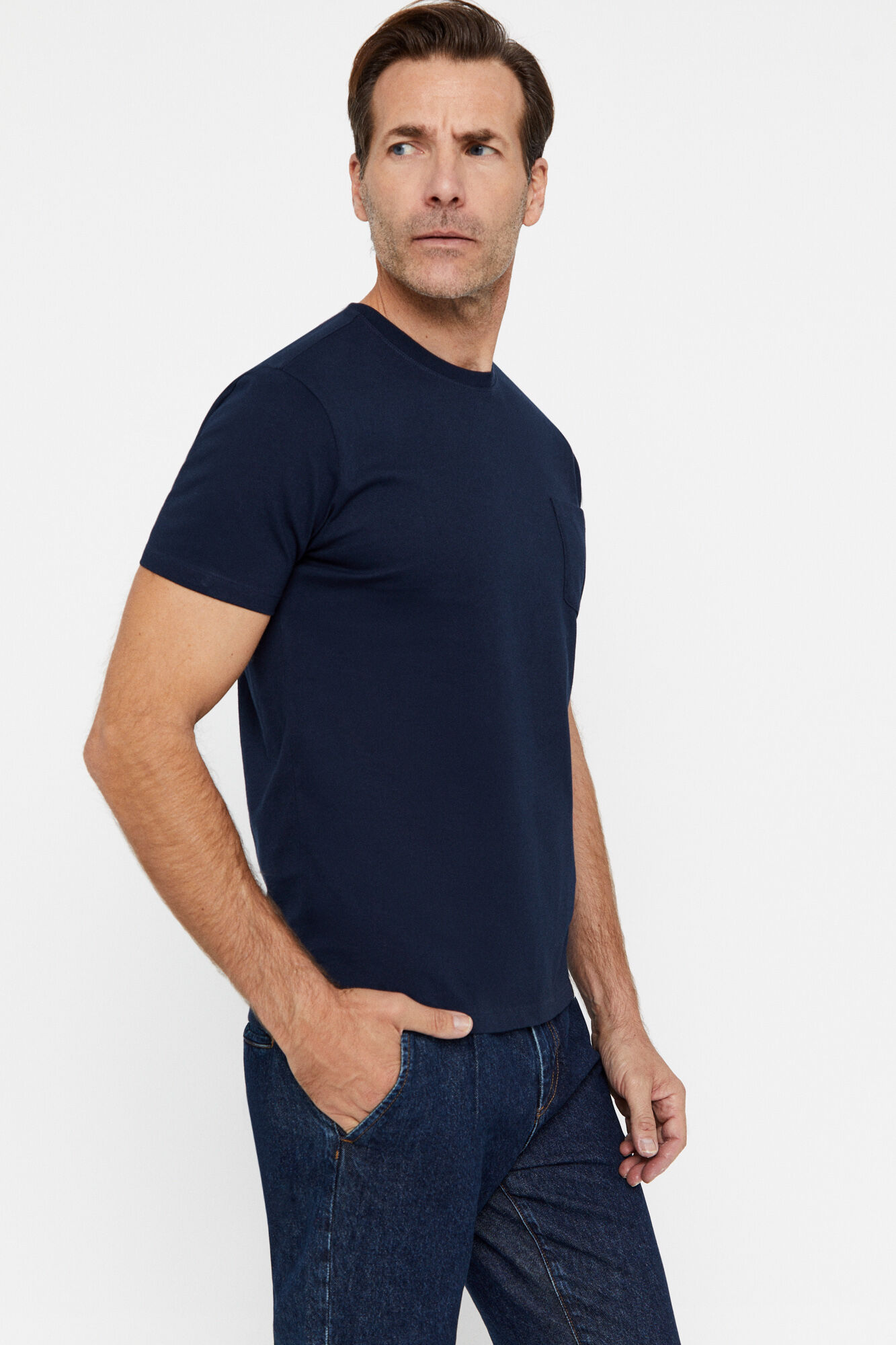 Camiseta básica com bolso - Azul marinho