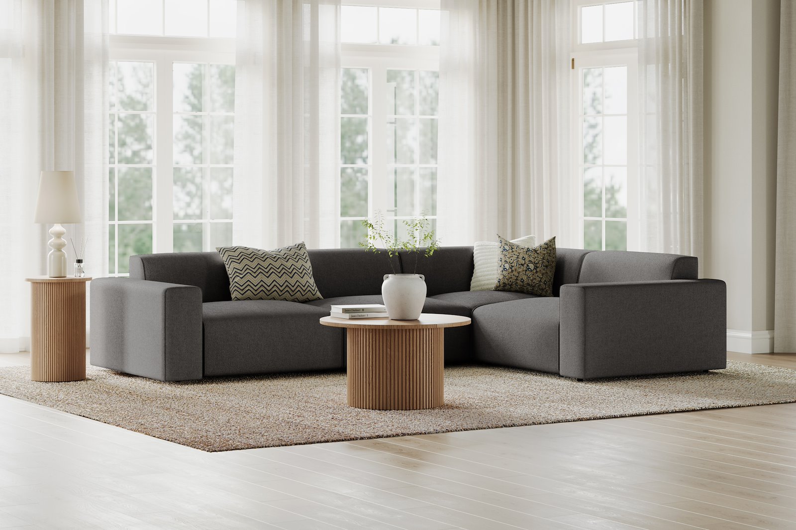 Styl hjørnesofa 3/1,5 hjørnesofa duo puter. Tekstil Lombardo 7 Antracite med sorte ben.