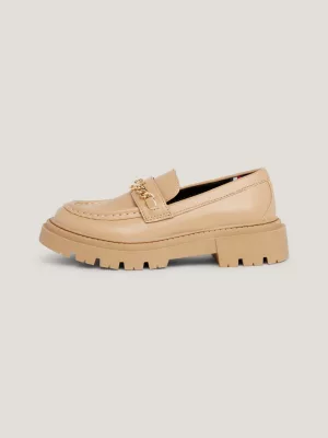Mocassins com sola grossa escovada e corrente