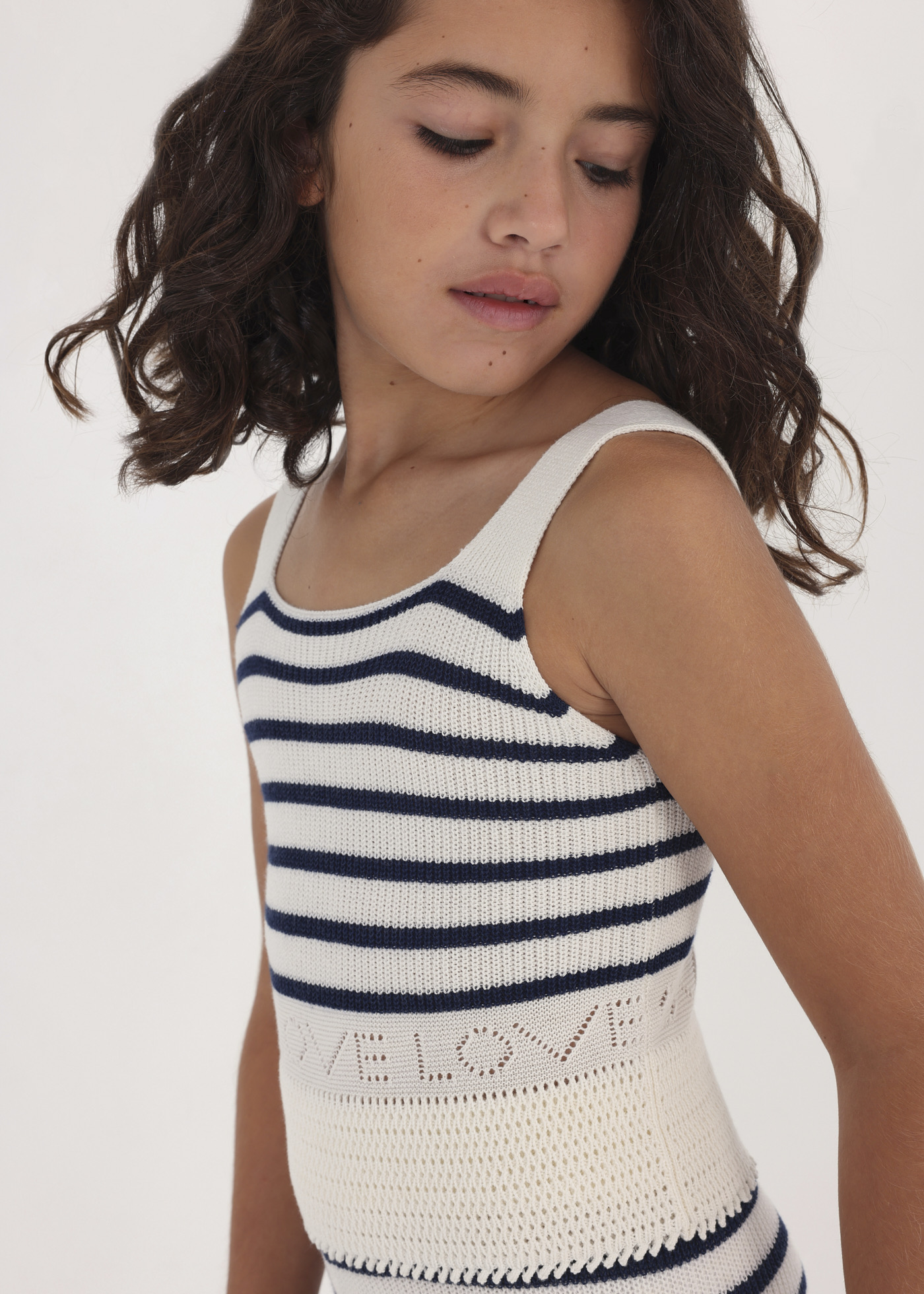 Conjunto de duas peças com blusa de tricô e shorts para meninas