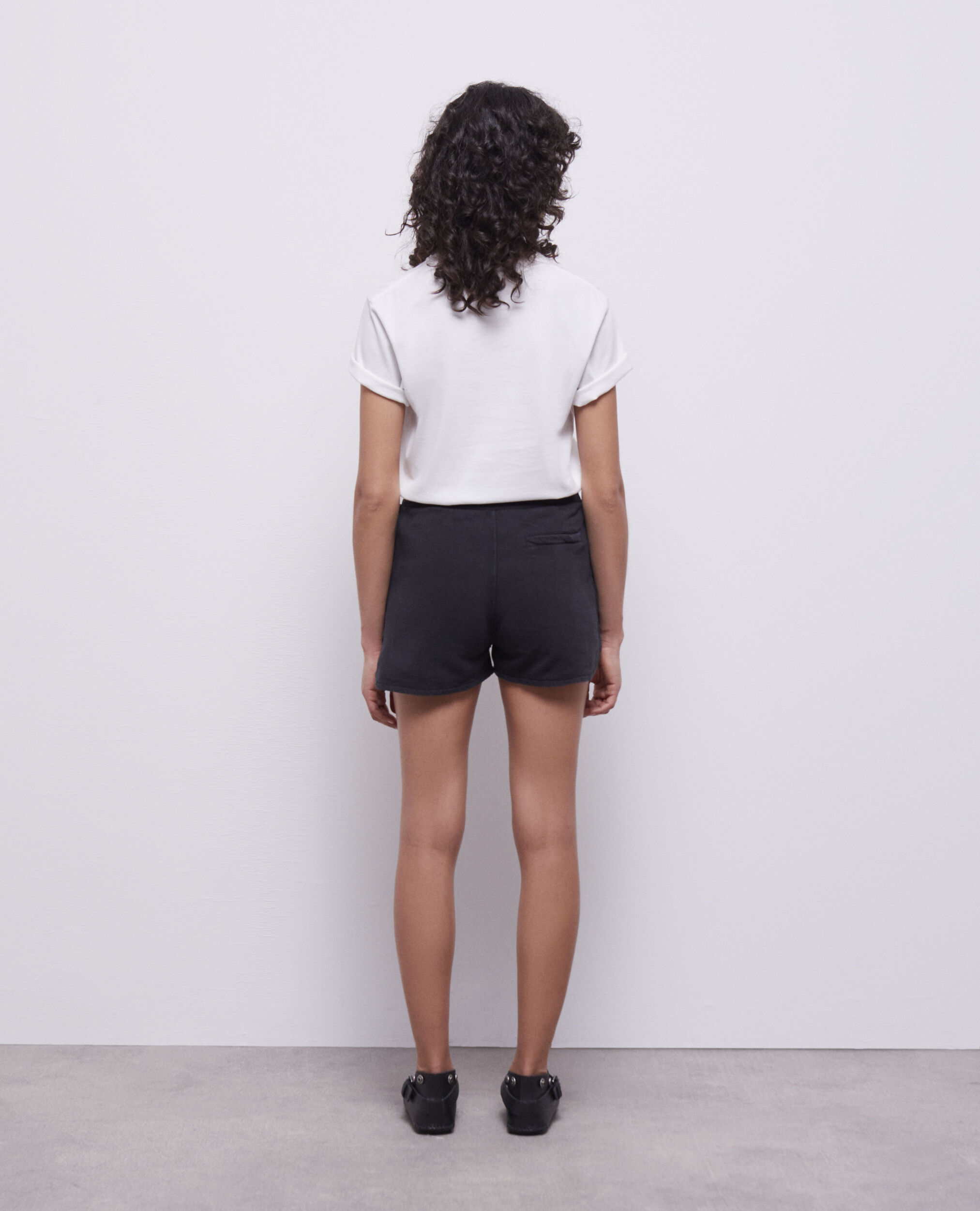 Short noir molletonné avec broderies Western