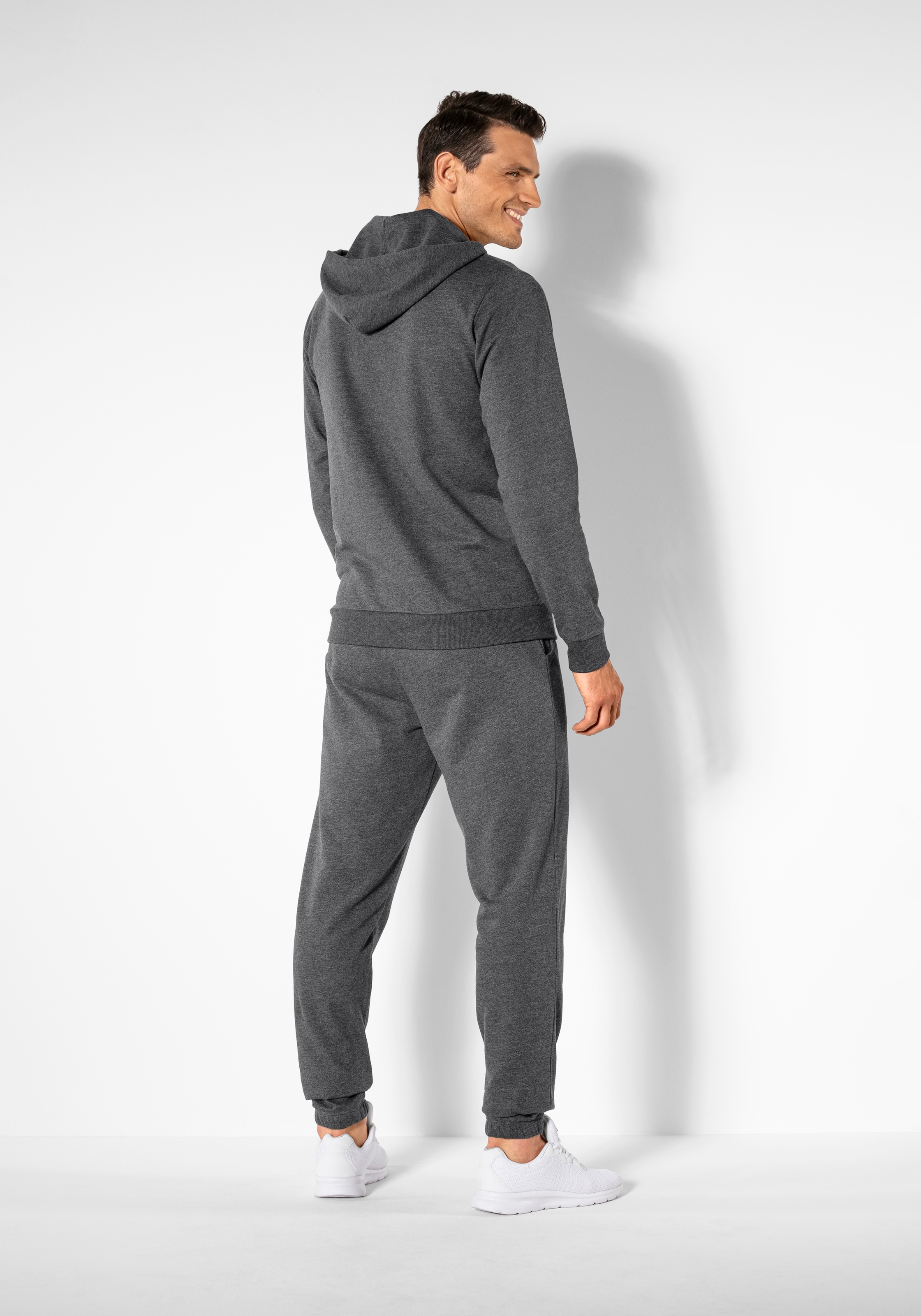 Bench. Loungewear Hoodie , Sweatshirt mit Kapuze und seitlichen Taschen, Baumwollmischung