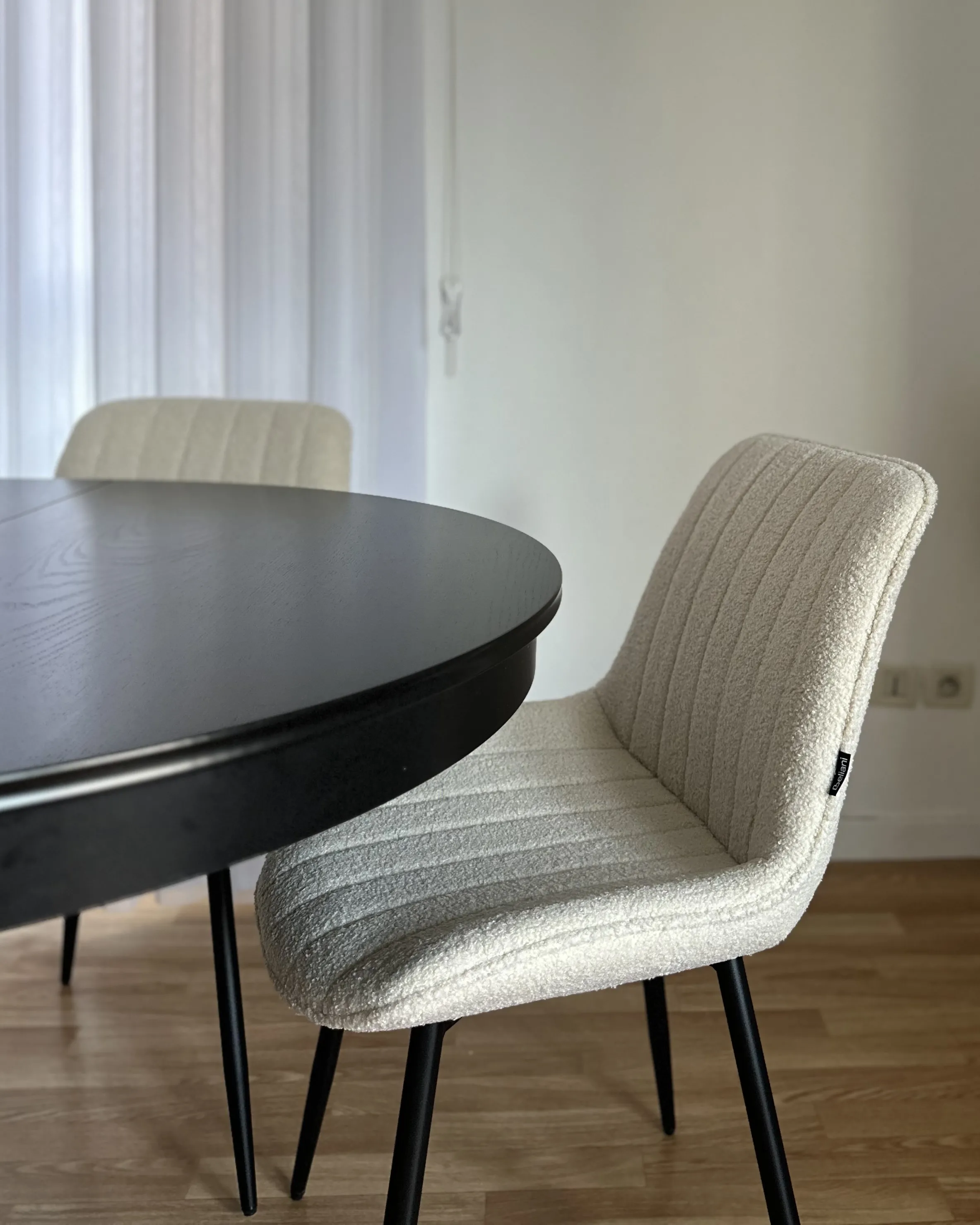 Set van 2 eetkamerstoelen DUBROVNIK Bouclé Lichtbeige