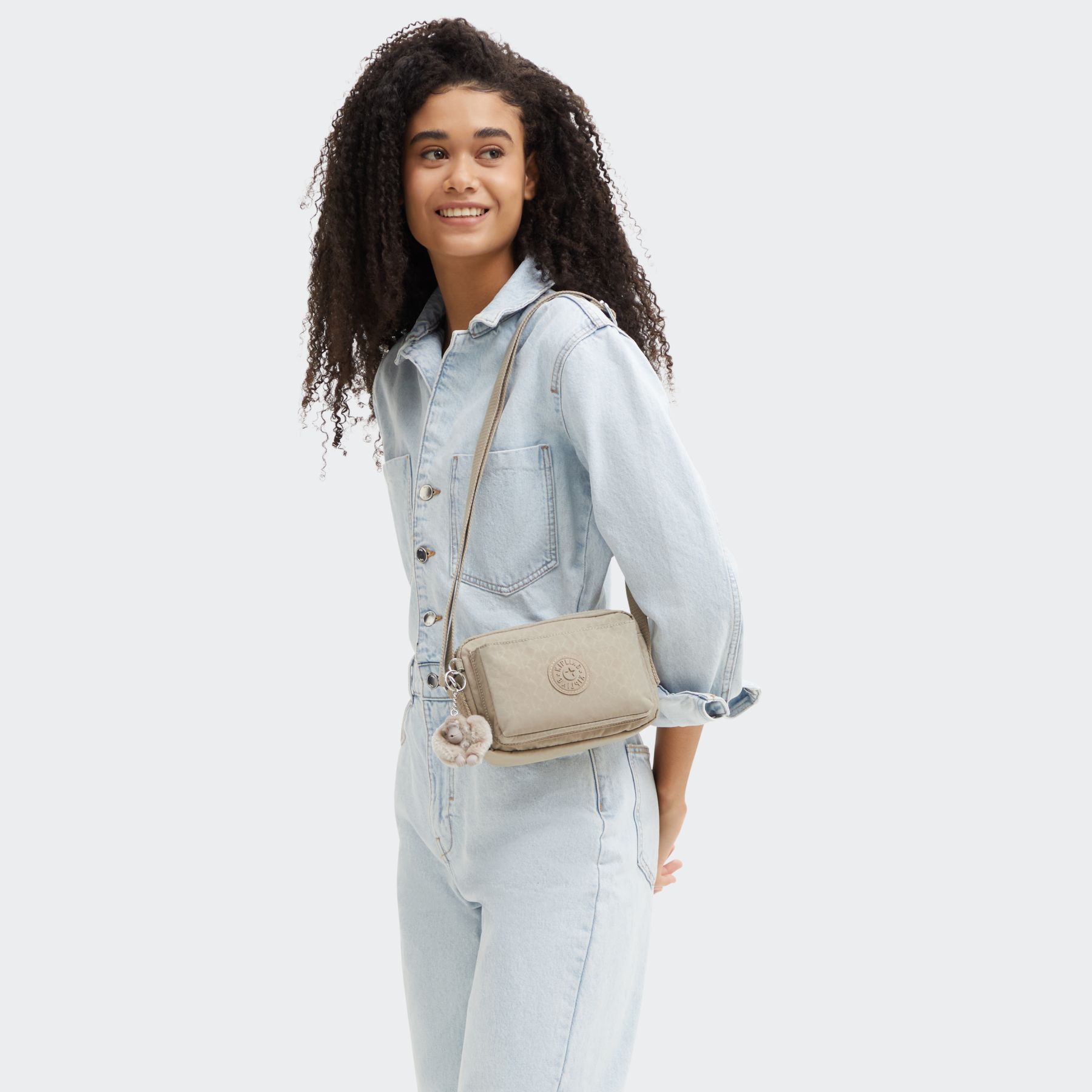 ABANU Mini Sac à Bandoulière avec Sangle Ajustable - Signature Beige Embossed