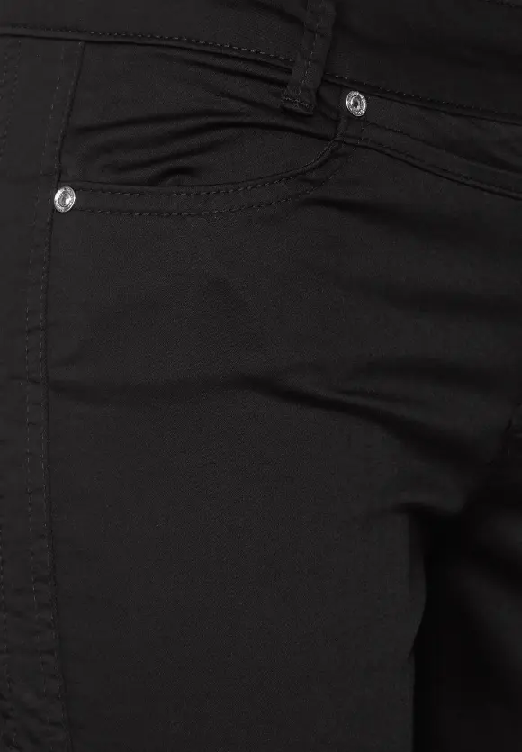Casual Fit Caprihose - Black