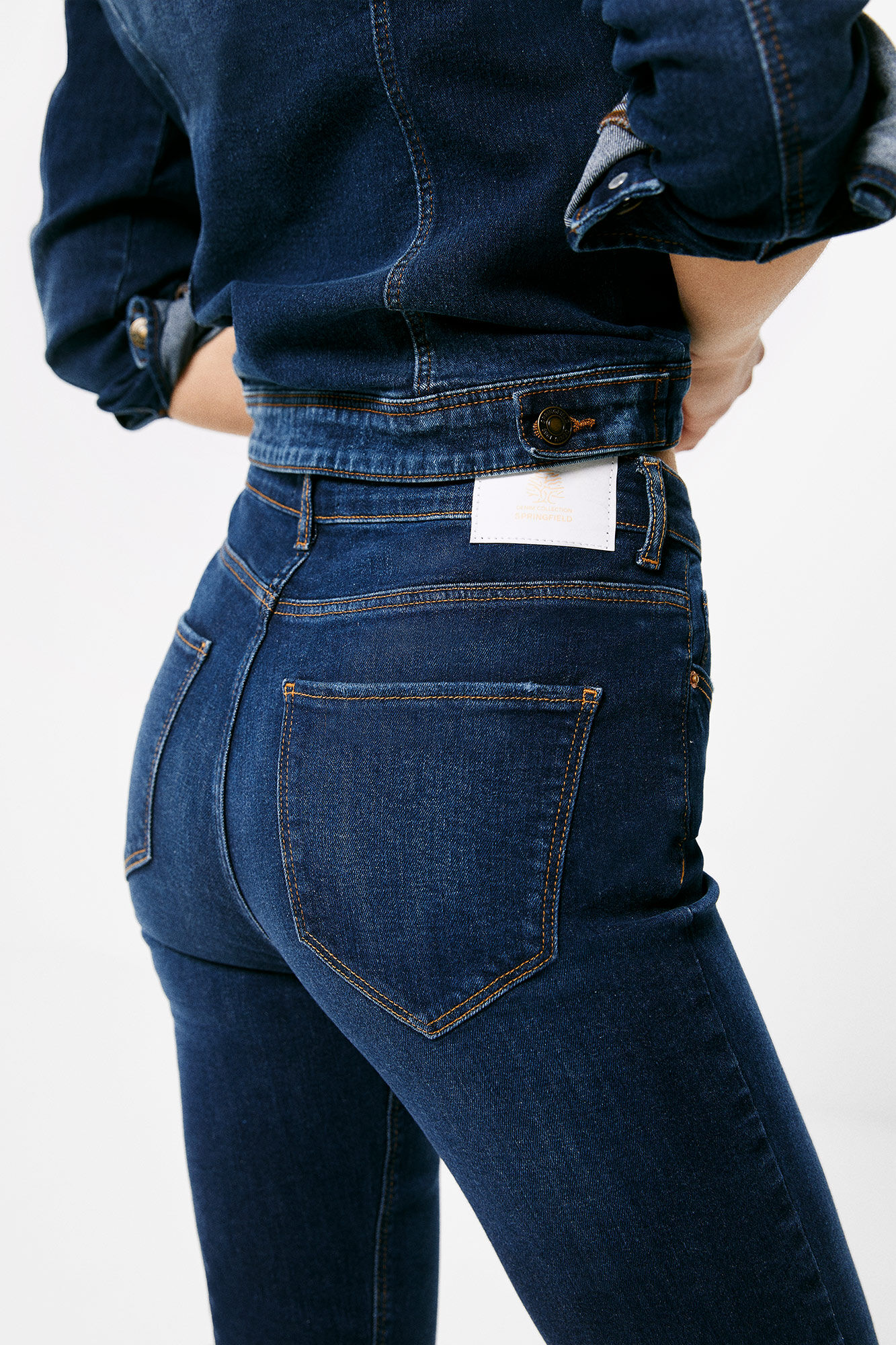 Calça jeans flare com lavagem sustentável - azul médio