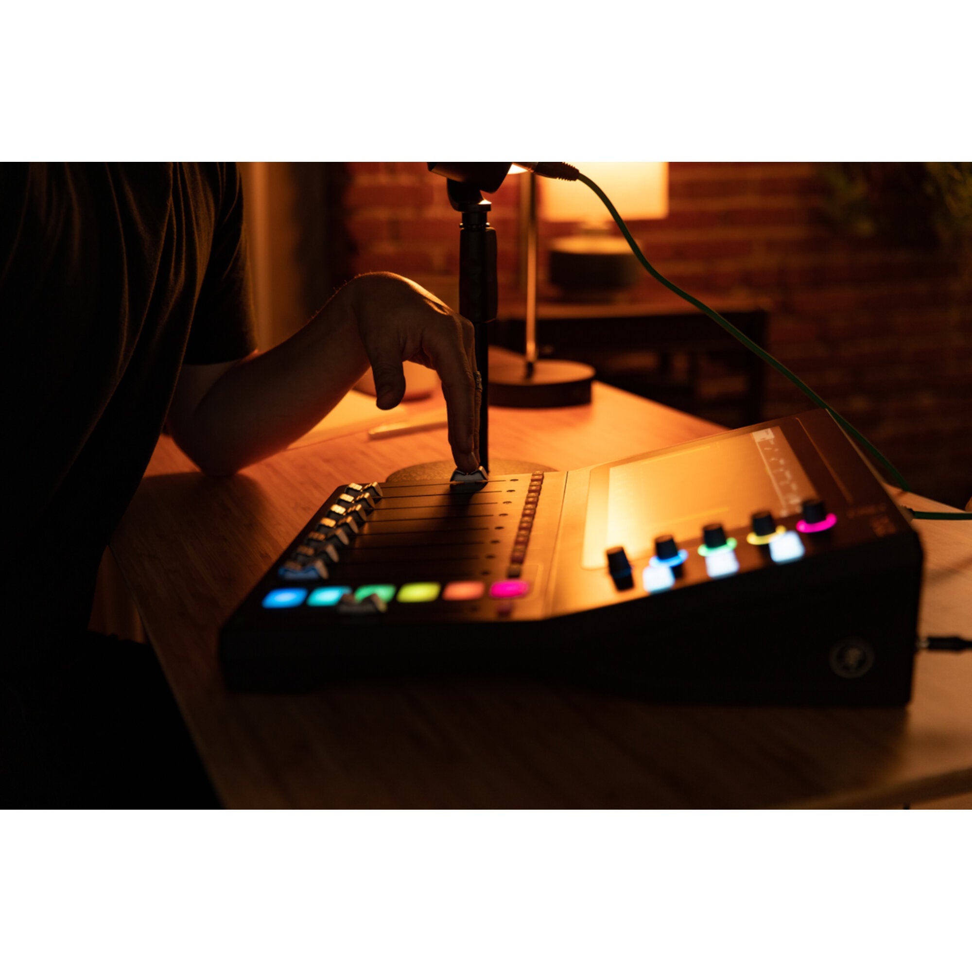 Mackie DLZ Creator podcast- & broadcast-mixer