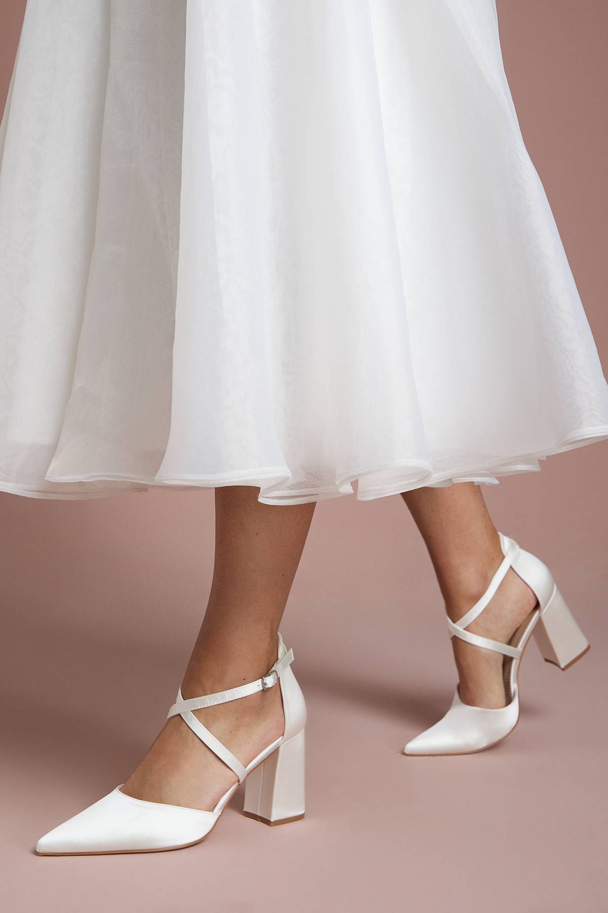 Coast Chaussures de Mariée Escarpins à Bride Croisée en Satin Bout Pointu Talon Bloc Coupe Large