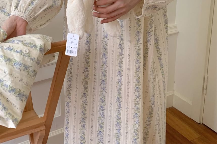 Tanee - Pyjamajurk met lange mouwen, V-hals, bloemenprint en knopen