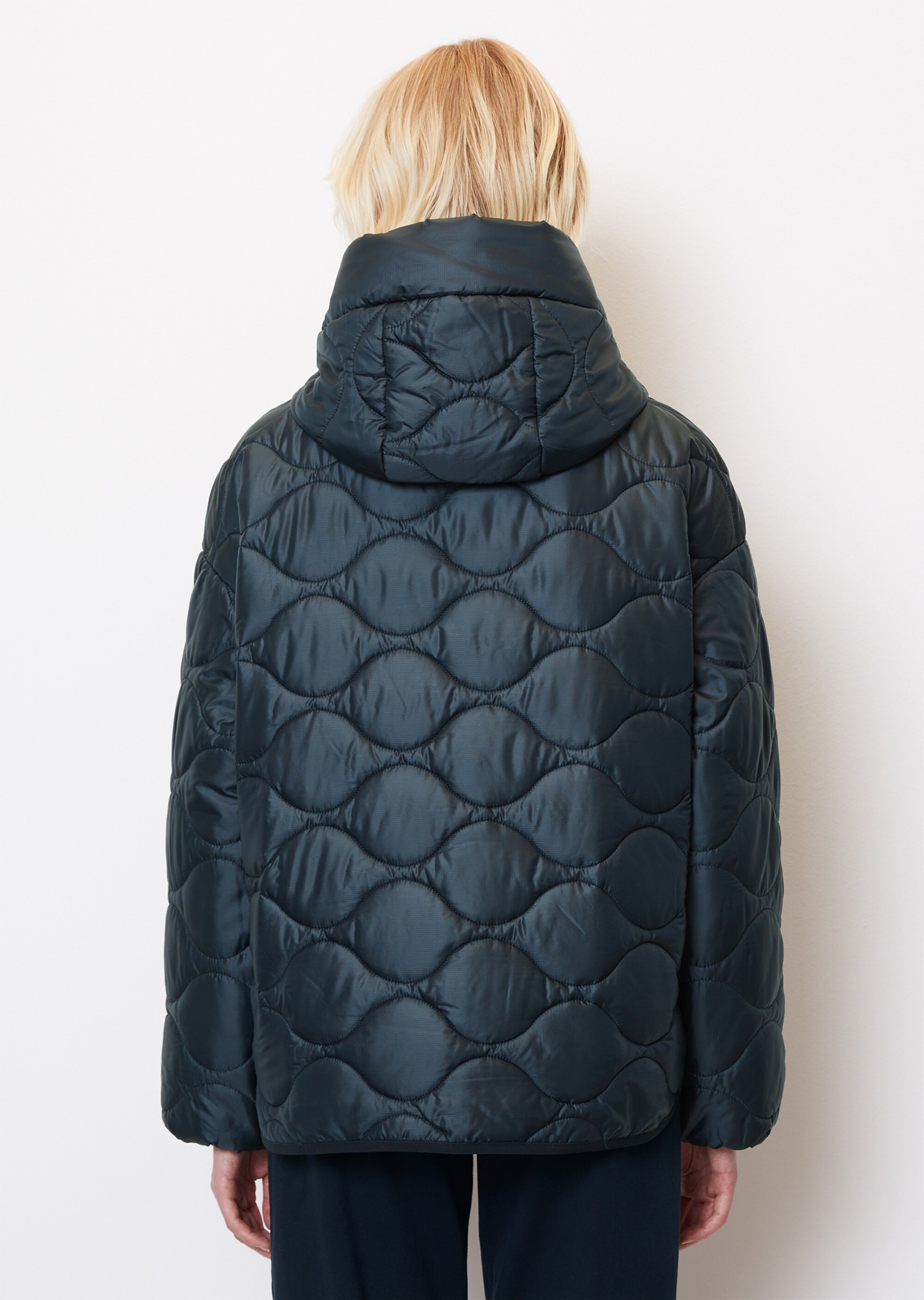Kapuzen-Steppjacke im Cape-Stil relaxed aus recycelter Ripstop-Qualität