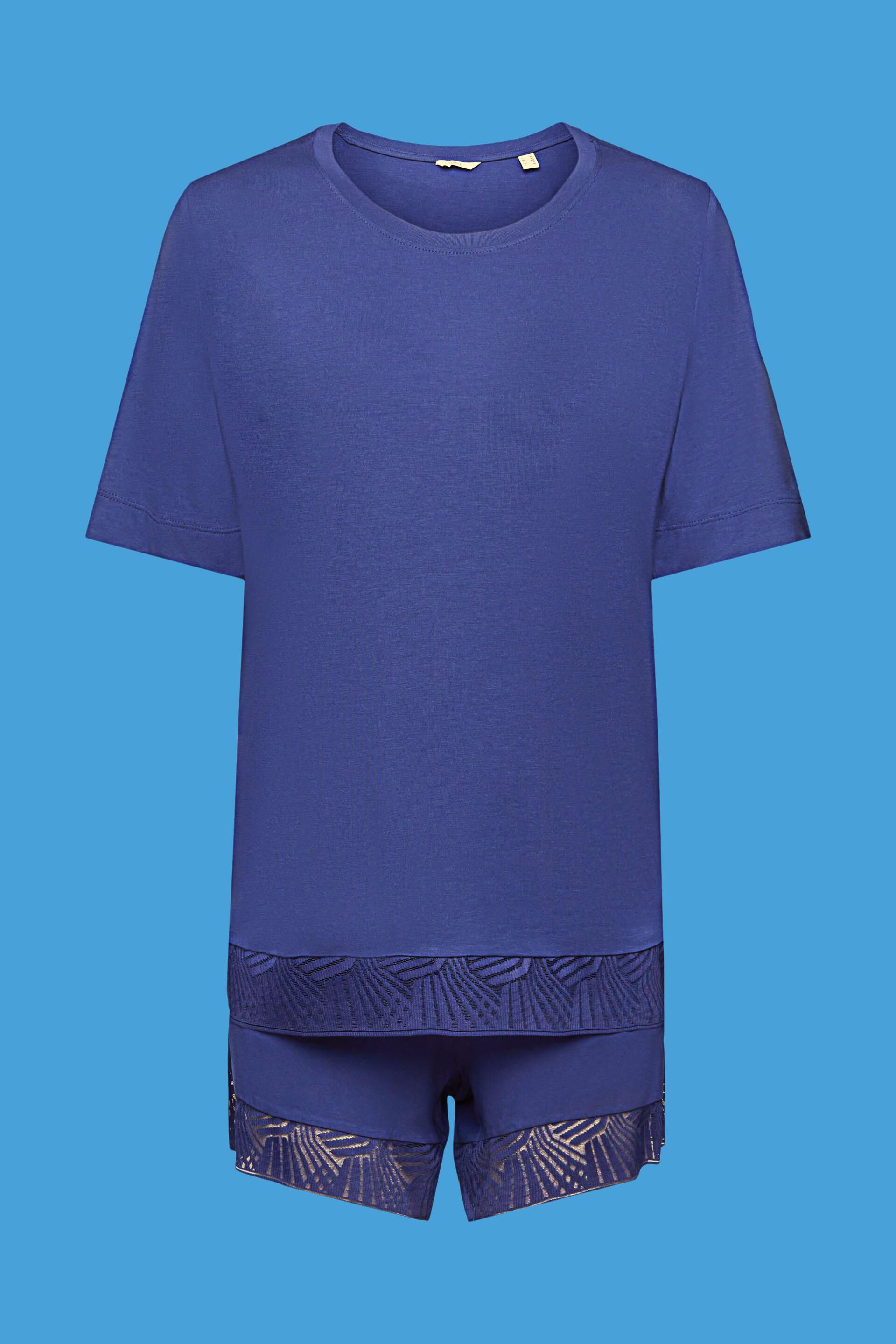 Ensemble de pyjama avec shorty agrémenté d’une passementerie en dentelle