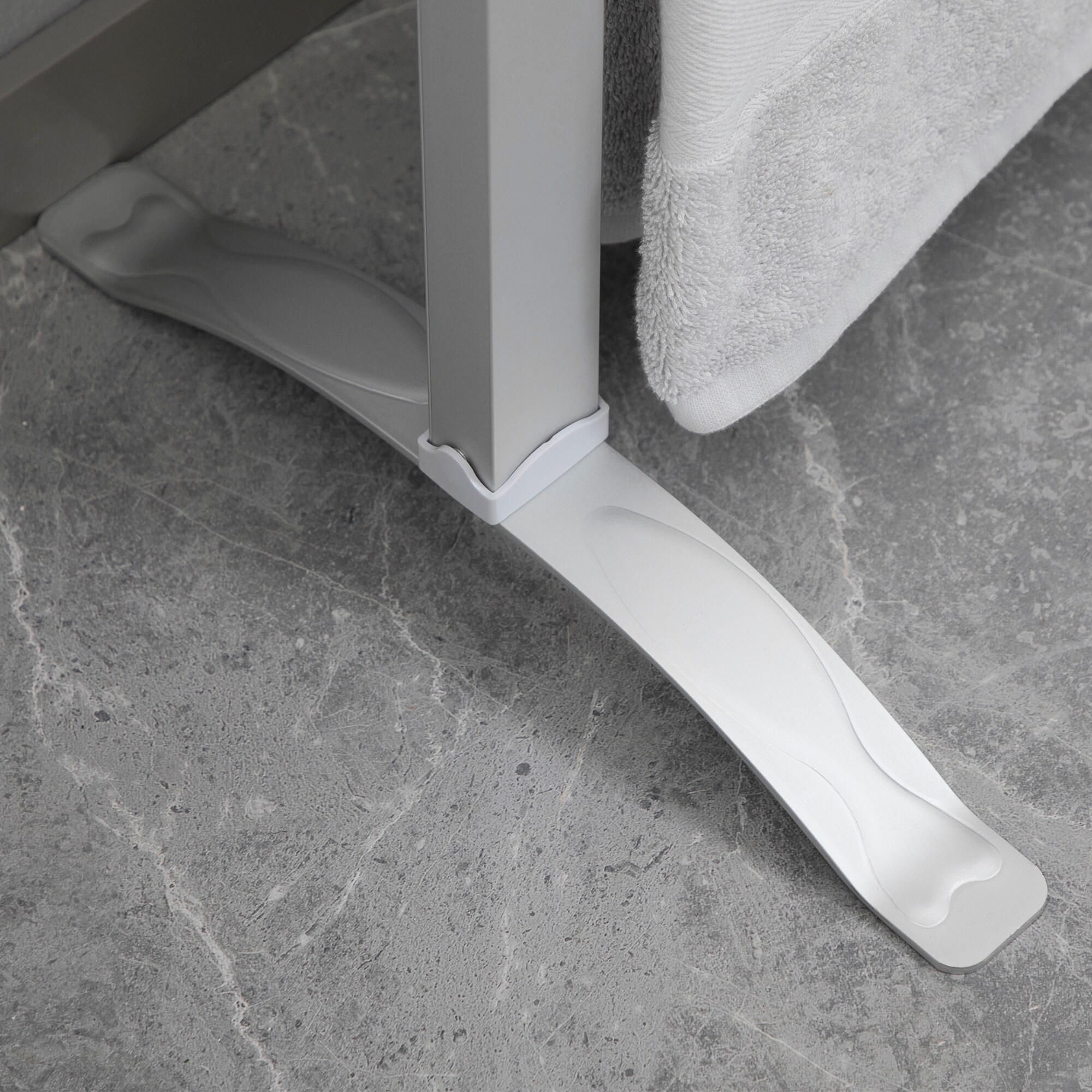 HOMCOM Handtuchheizkörper mit 6 Sprossen silber 69L x 36B x 90H cm