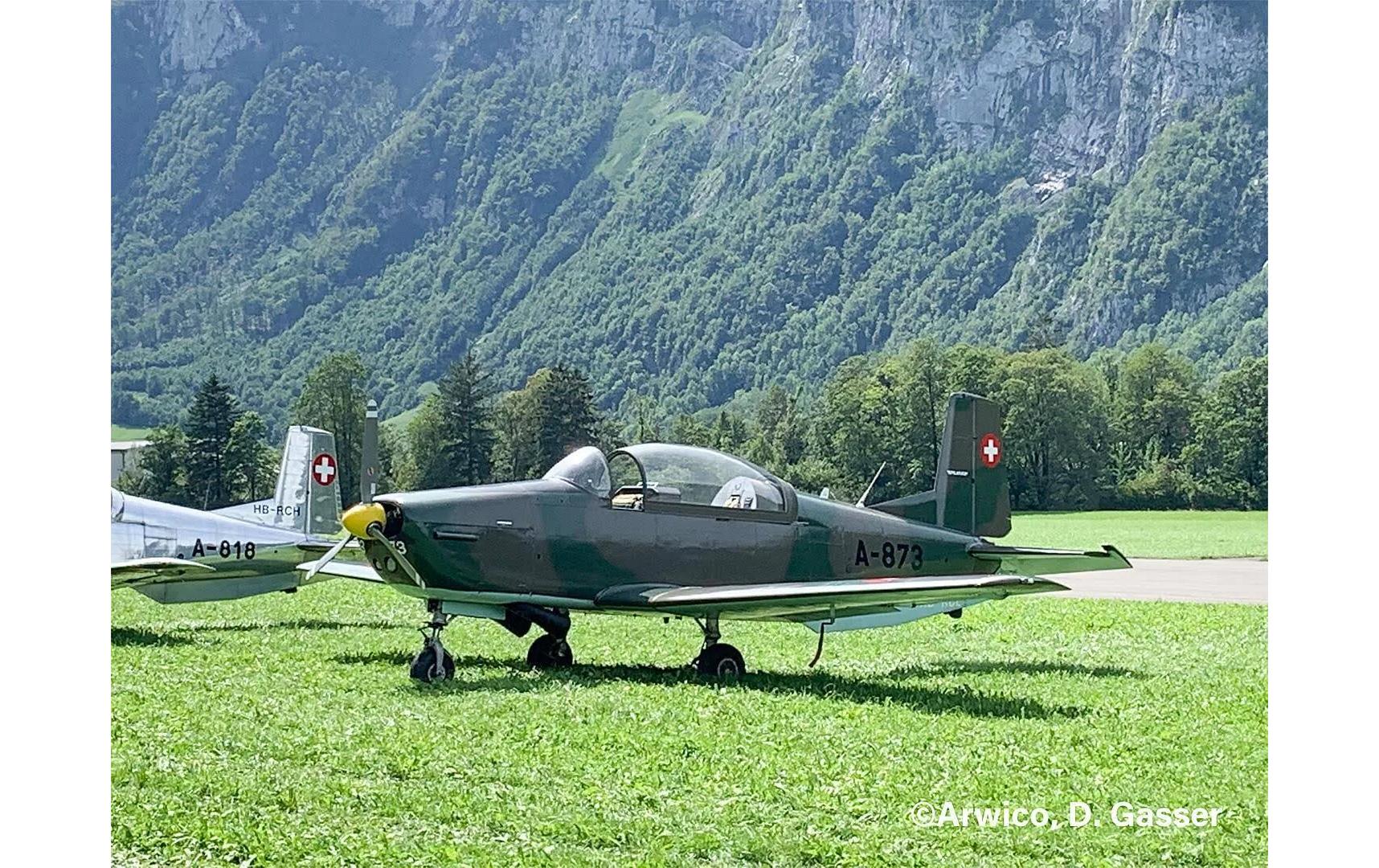 Pilatus P-3 A-873 inkl. Chromständer 1:72Massstabsmodell Metallflugzeug mit Display-Ständer