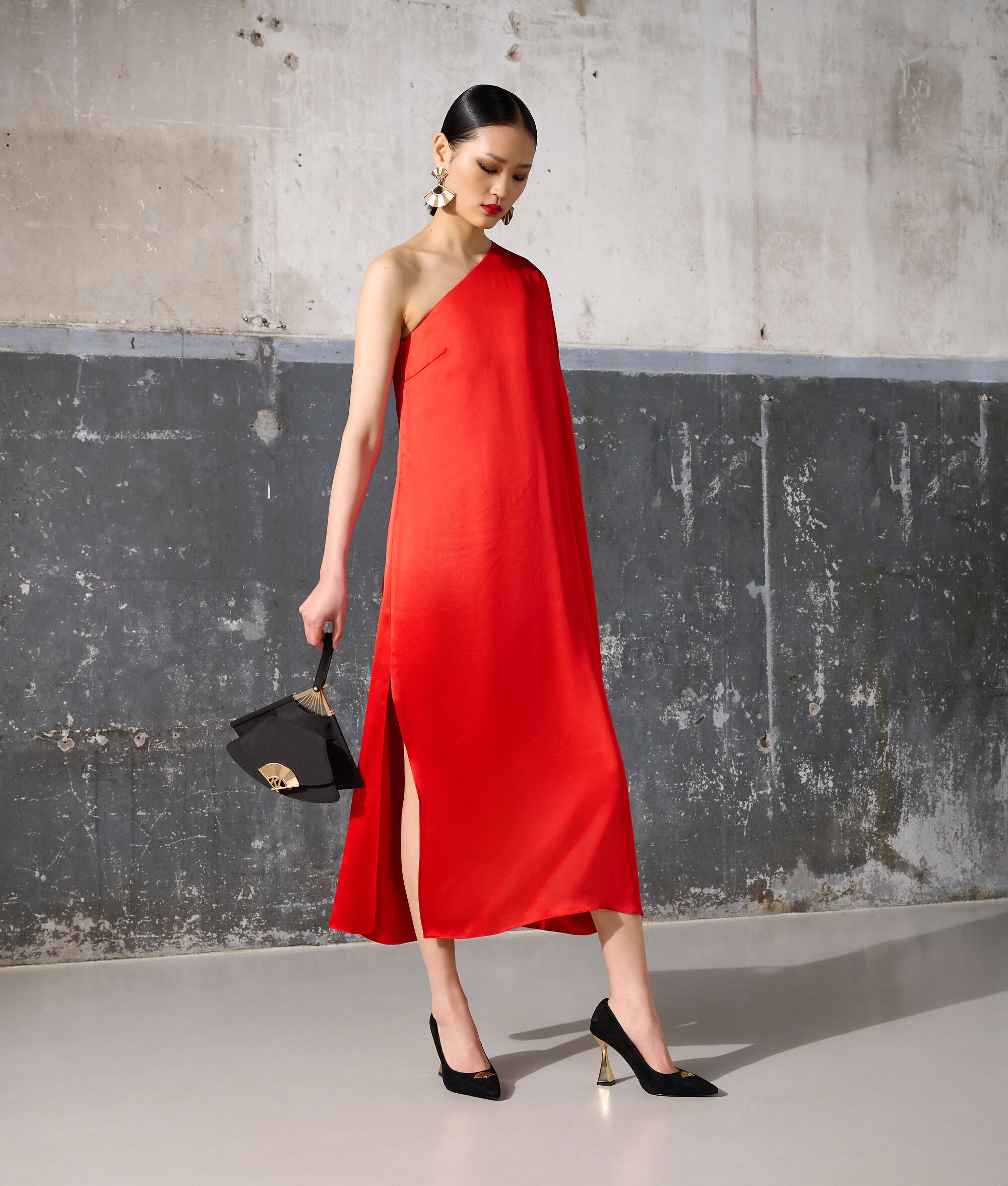 ROBE ASYMÉTRIQUE EN SATIN DRAPÉE