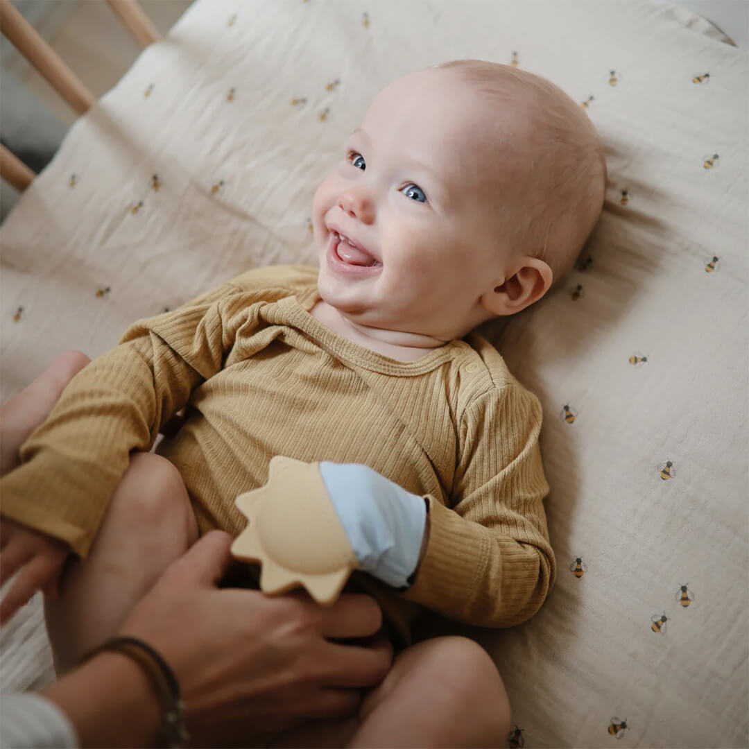 Mushie bijthandschoen sunshine