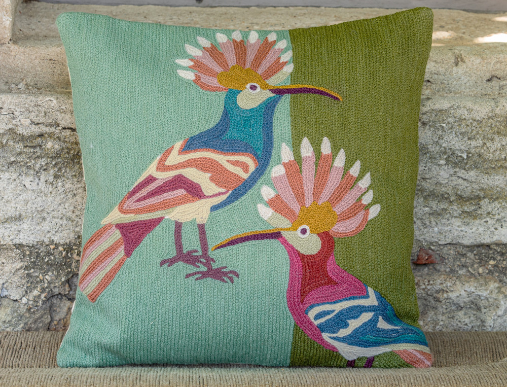 Coussin brodé-Figure de style