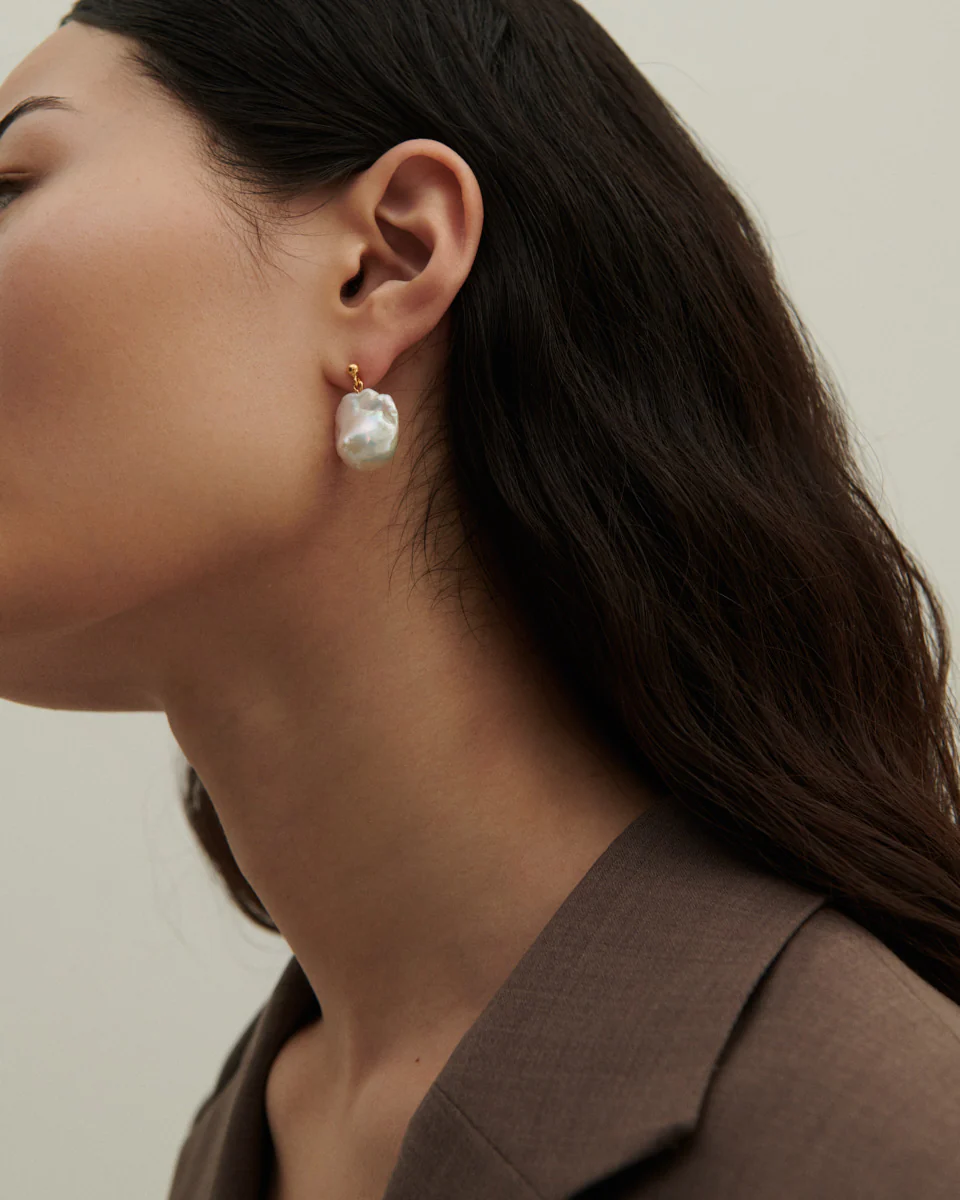 Sorelle Jewellery  Barok perleørering - forgyldt