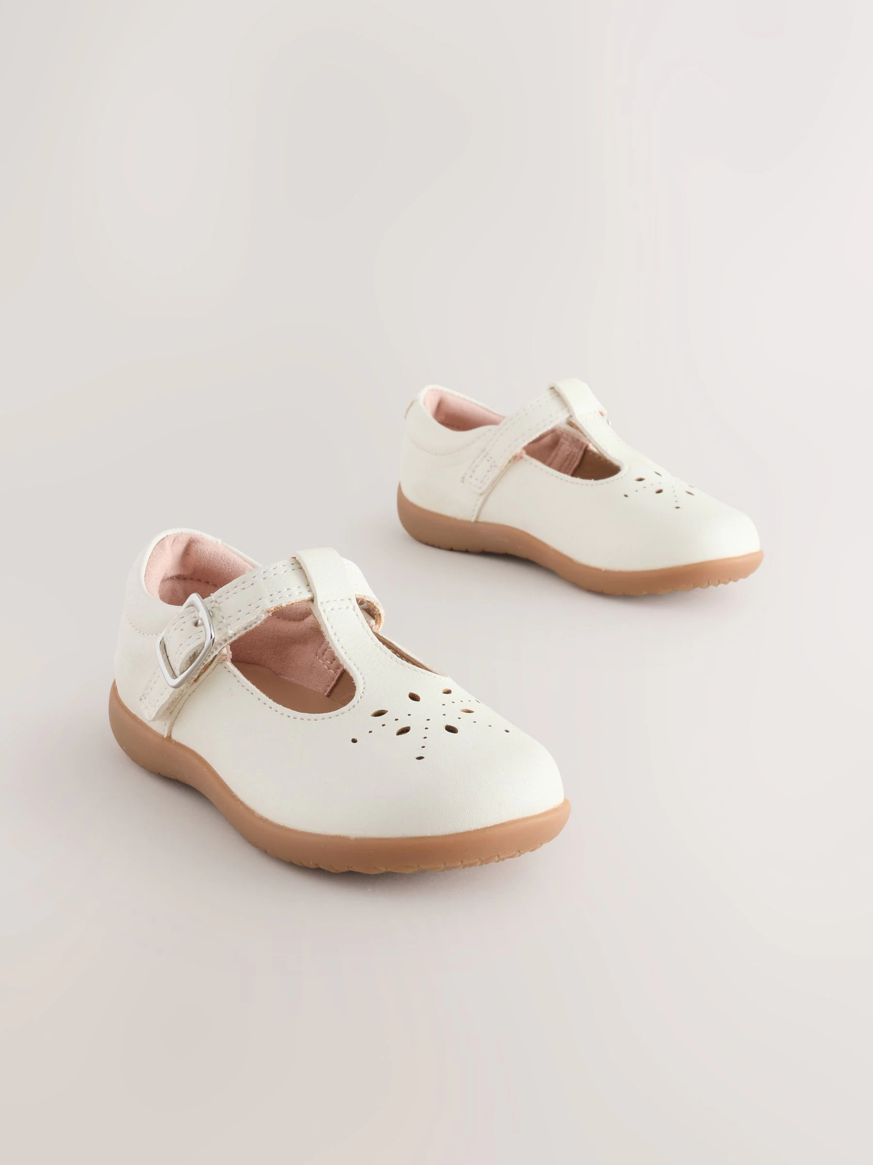 Wit leer - First Walker schoenen met klittenband en T-bandje