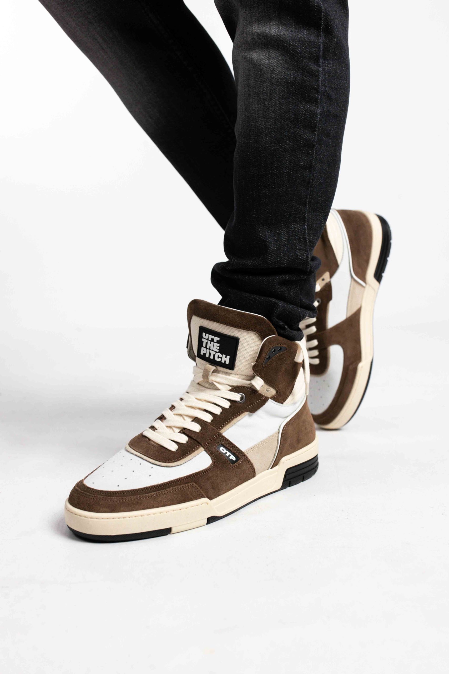 Off The Pitch Basketta Hi Glass Sneakers Bruin/Wit