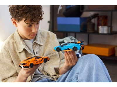 LEGO Lamborghini Revuelto en Huracán STO (77238)