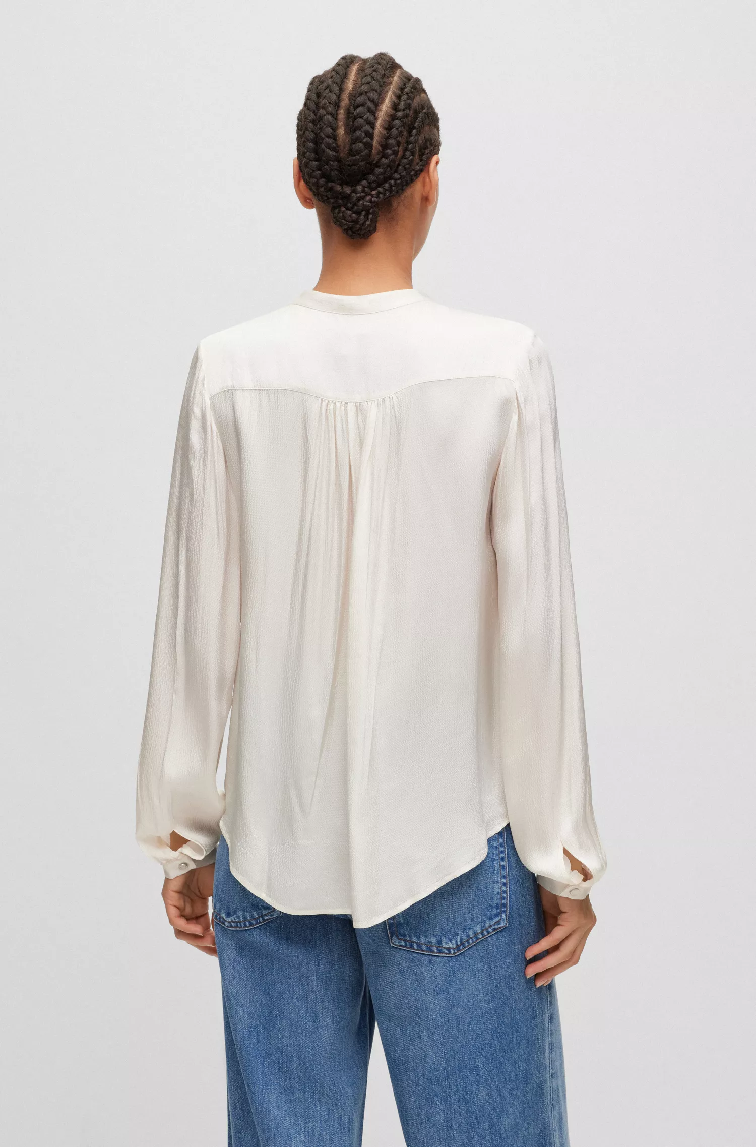 Blusa BOSS laranja, estilo túnica, corte regular, em cetim martelado.